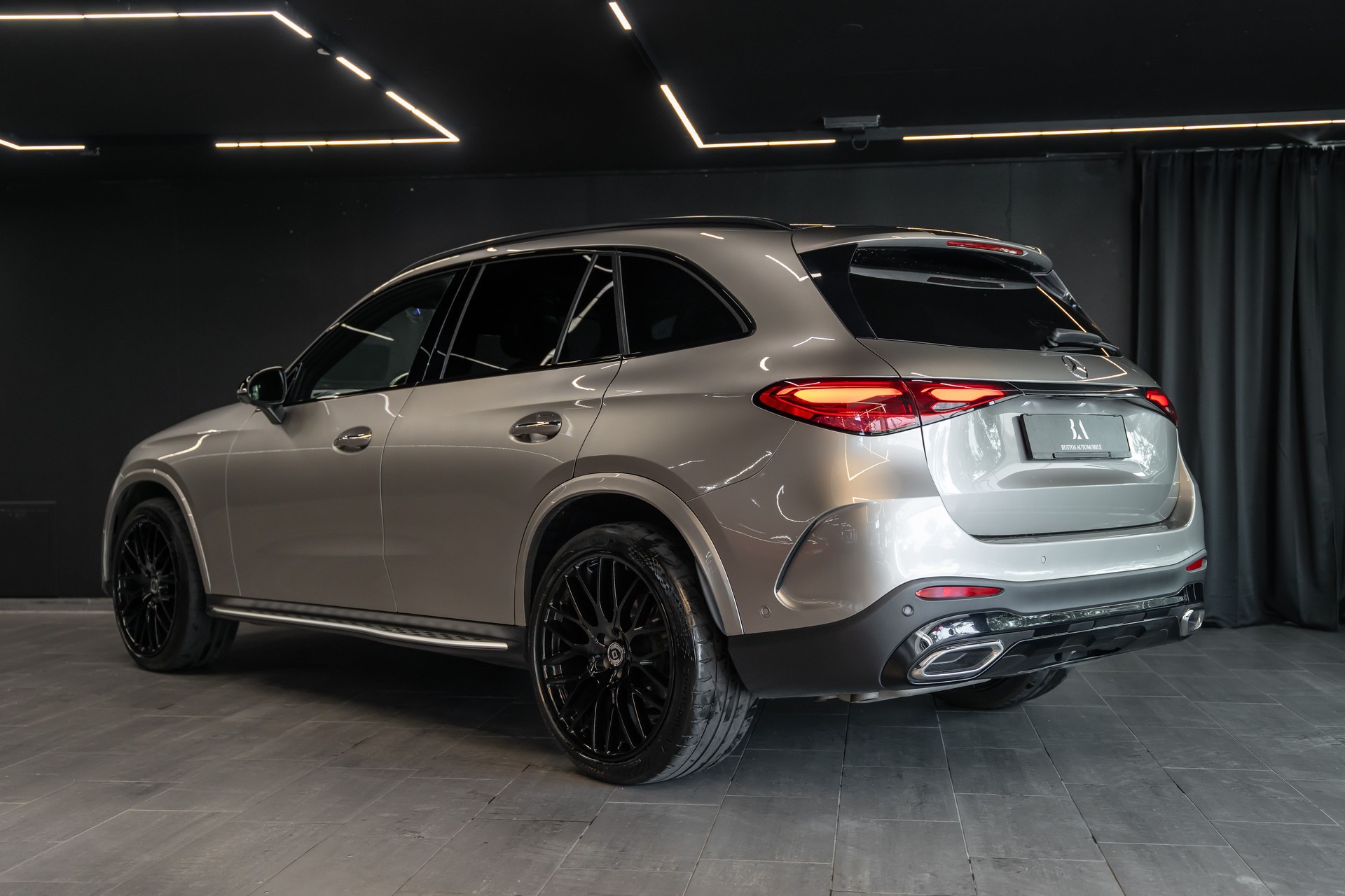 MERCEDES-BENZ GLC 220 d 4Matic 9G-Tronic / MSI Werksgarantie / Night Paket / Pano-Schiebedach / Standheizung / 8 Fach bereift-image-6