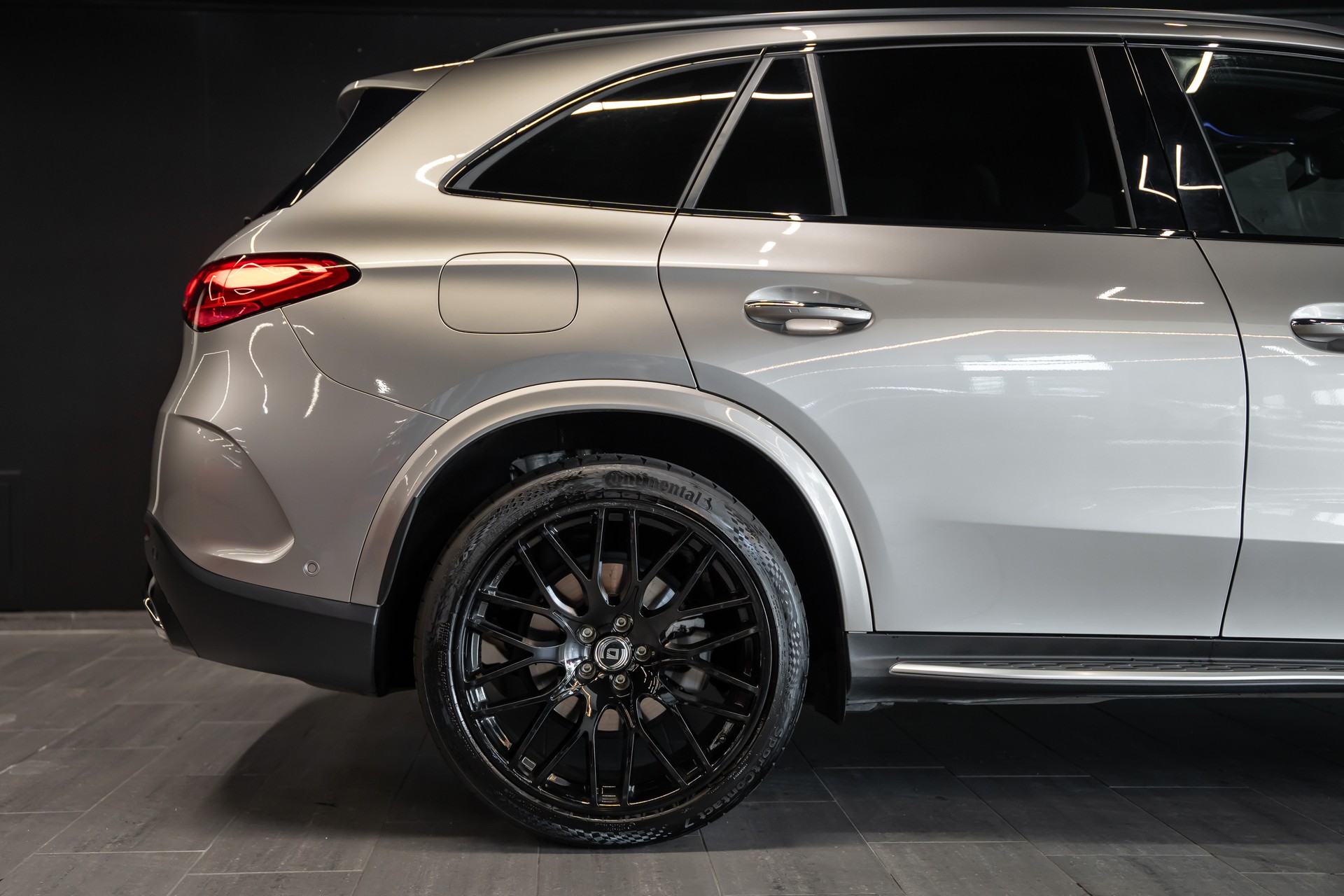 MERCEDES-BENZ GLC 220 d 4Matic 9G-Tronic / MSI Werksgarantie / Night Paket / Pano-Schiebedach / Standheizung / 8 Fach bereift-image-4