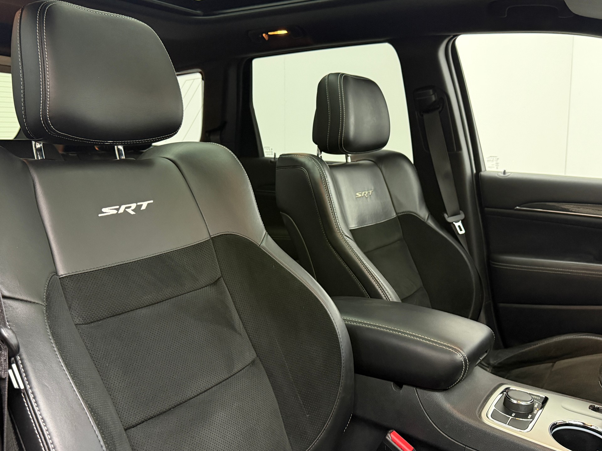 JEEP Grand Cherokee 6.4 V8 HEMI SRT8 Automatic-image-21
