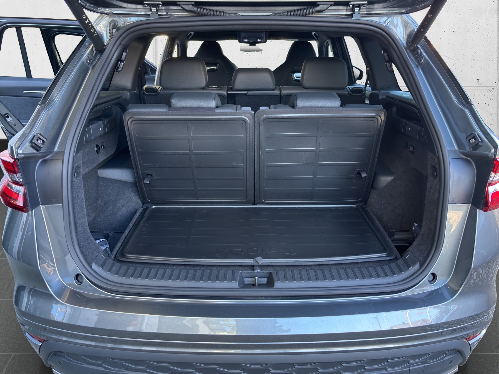 SKODA New New Kodiaq 2.0 TDI Sportline 4x4 7 Sitzer mit AHK & elektrisch einstellbare Vordersitze mit Memoryfunktion-image-7