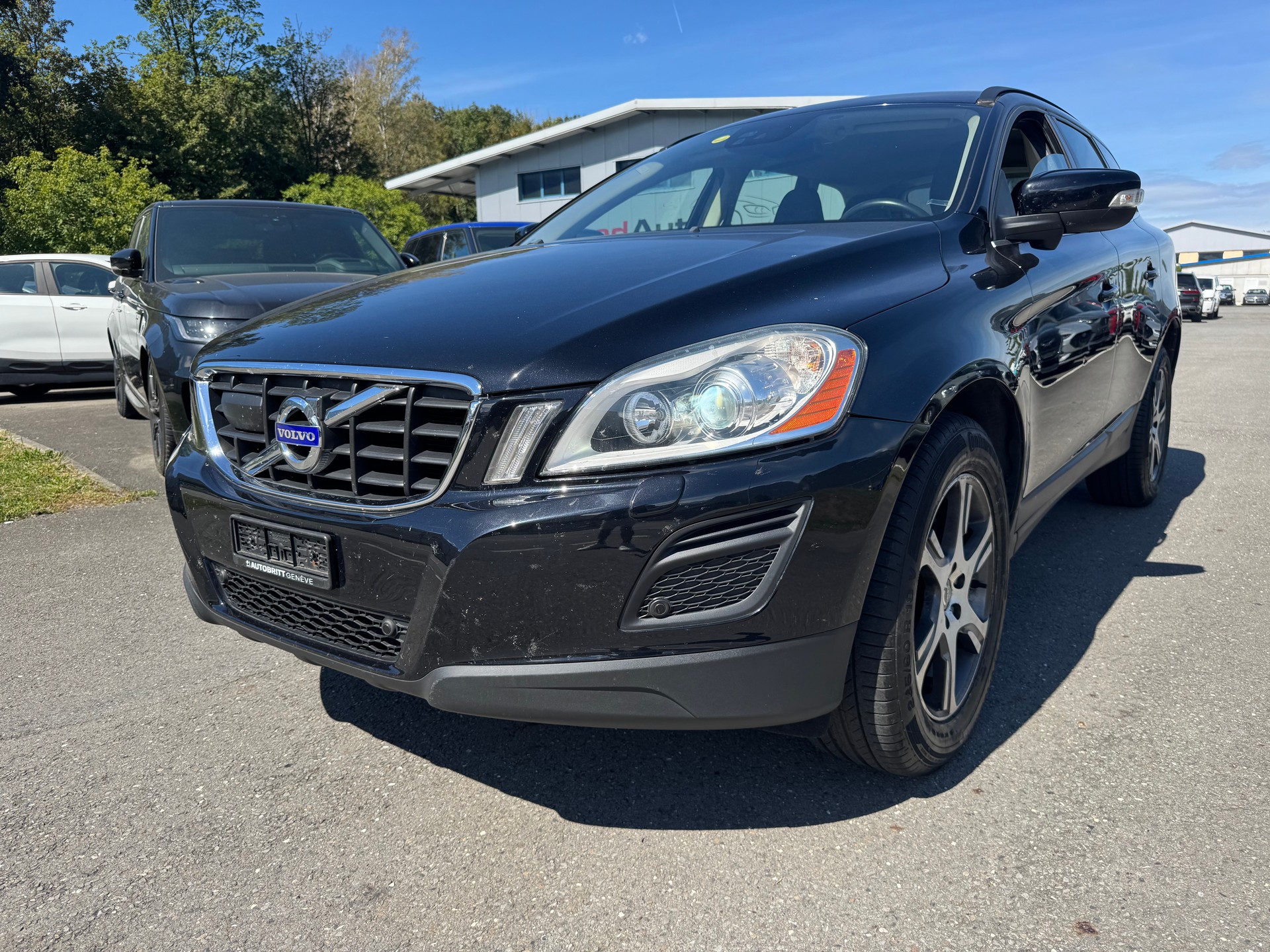 VOLVO XC60 D5 AWD Momentum Geartronic-showroom-element-1
