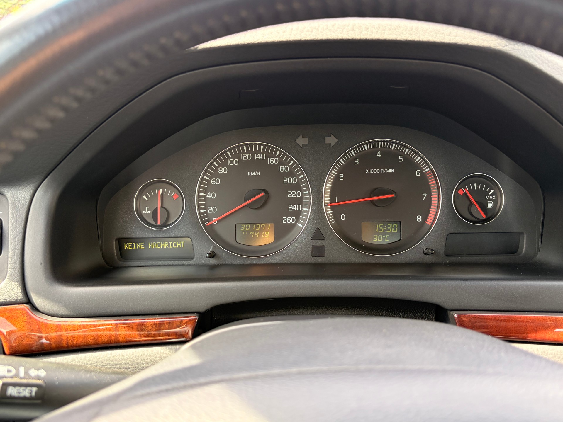 VOLVO S80-image-9