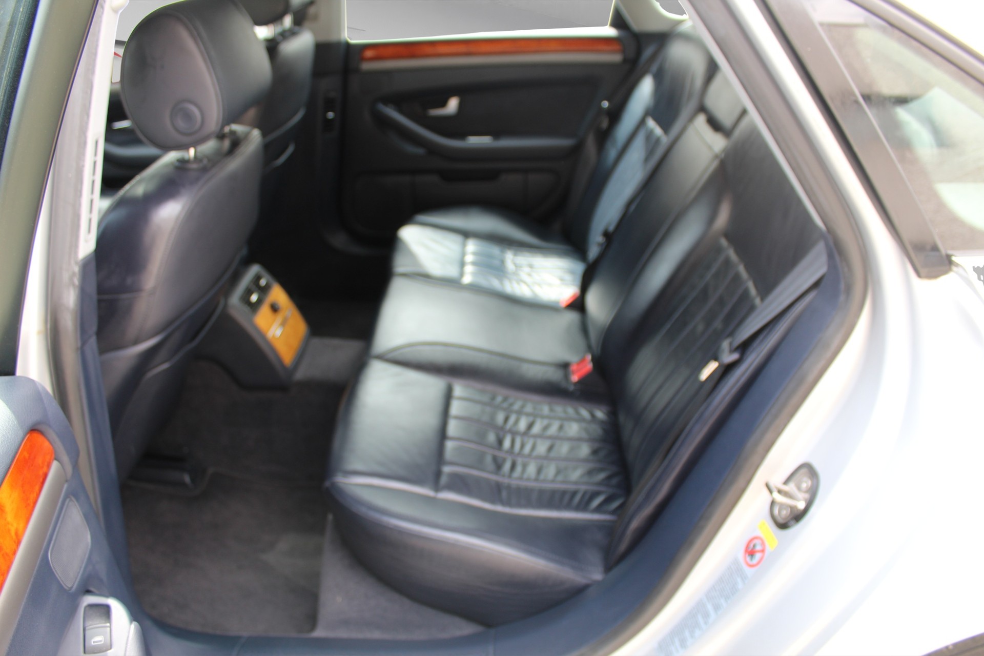AUDI A8 3.7 quattro tiptronic-image-9