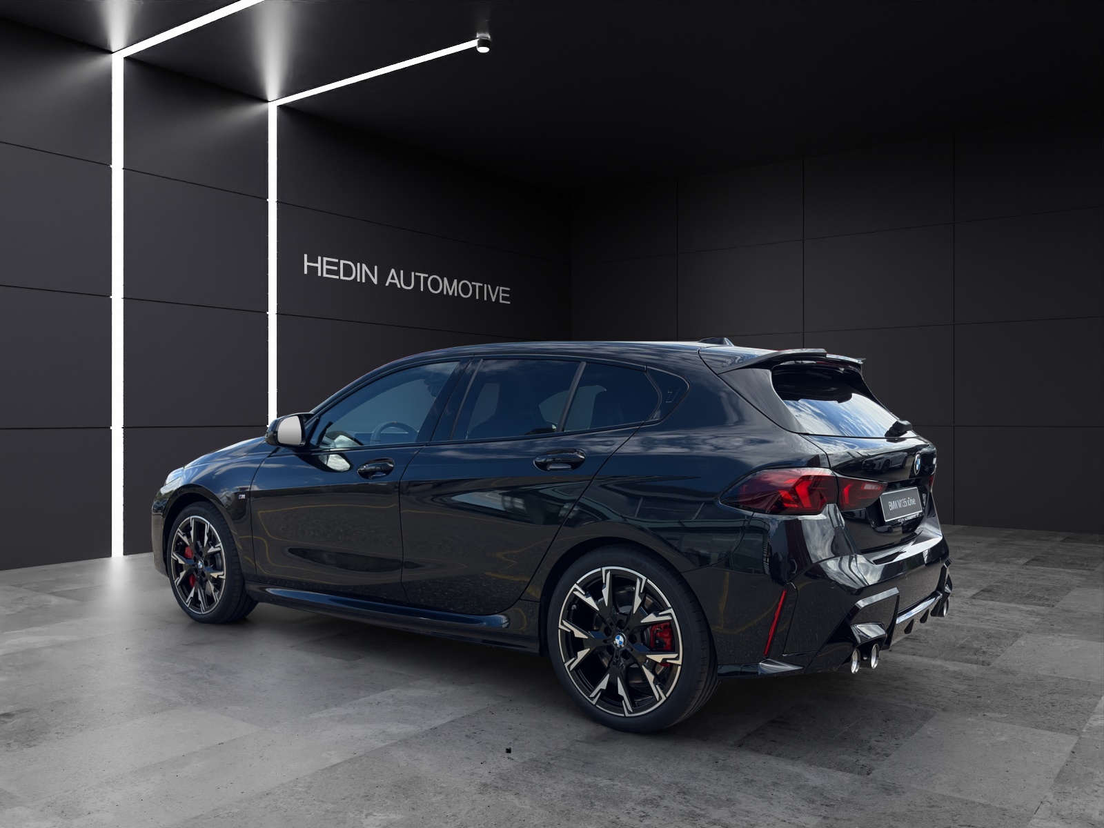 BMW M135i xDrive-showroom-element-3
