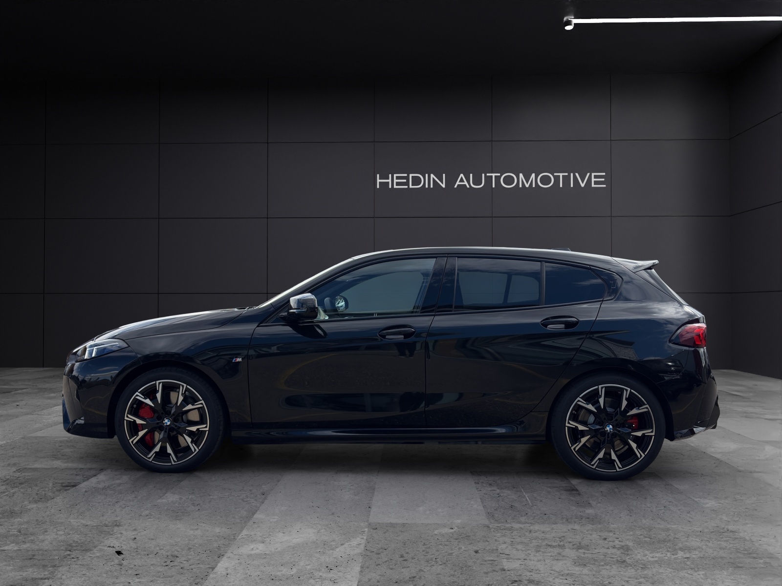 BMW M135i xDrive-showroom-element-2