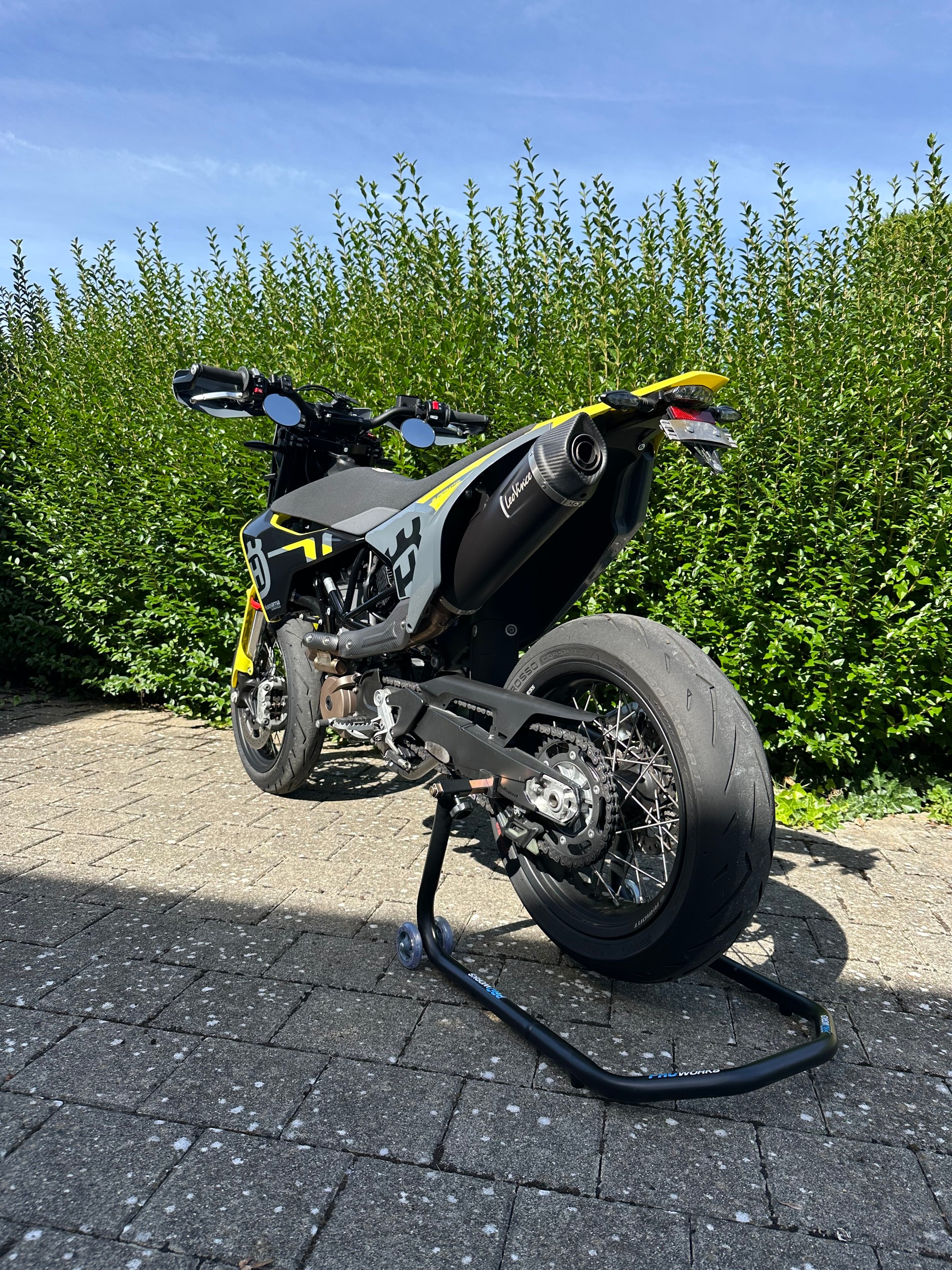 HUSQVARNA 701 Supermoto-image-2