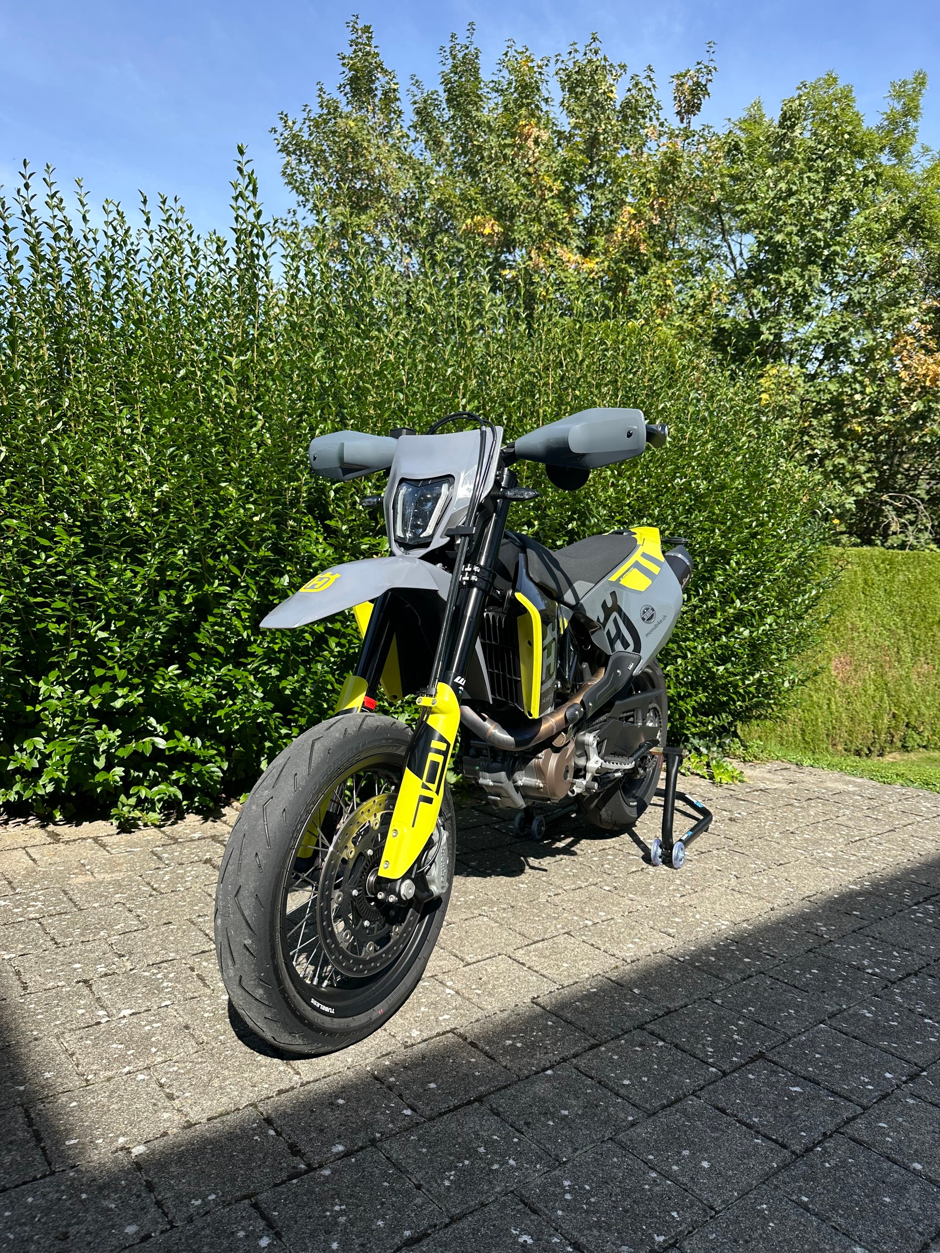 HUSQVARNA 701 Supermoto-image-1