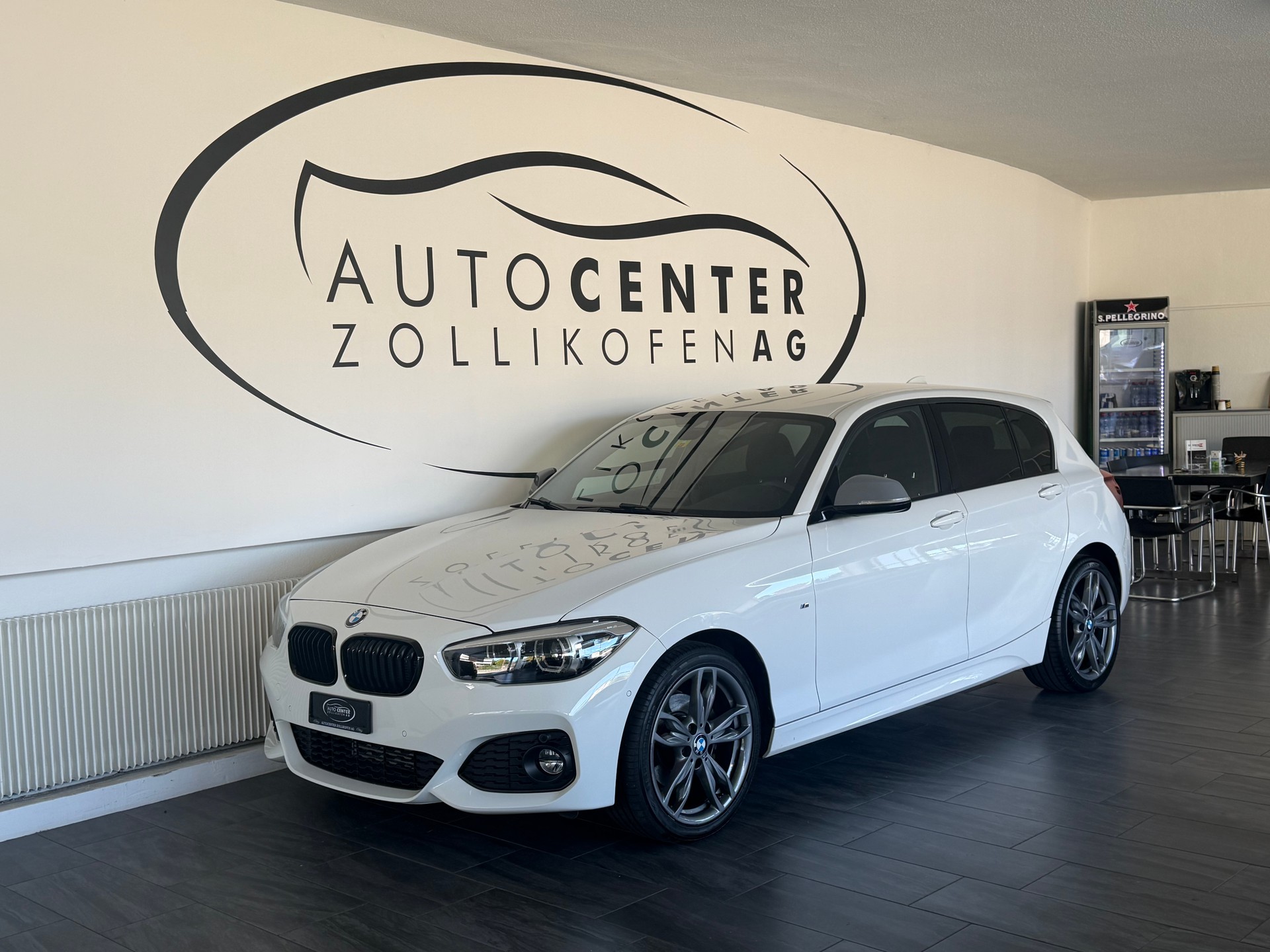 BMW 120d xDrive M Sport Steptronic-showroom-element-3