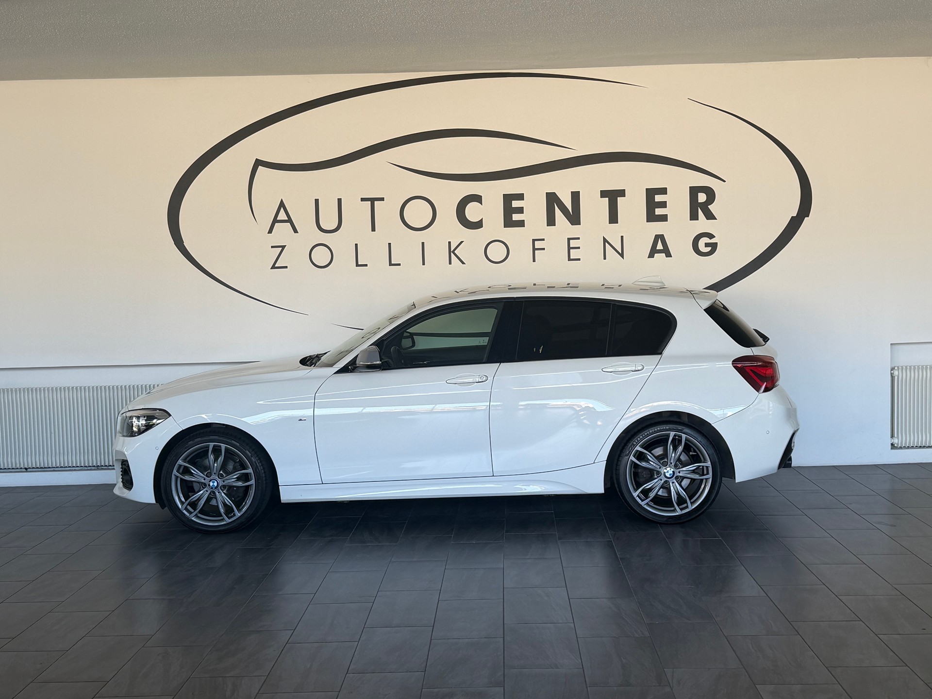 BMW 120d xDrive M Sport Steptronic-image-4