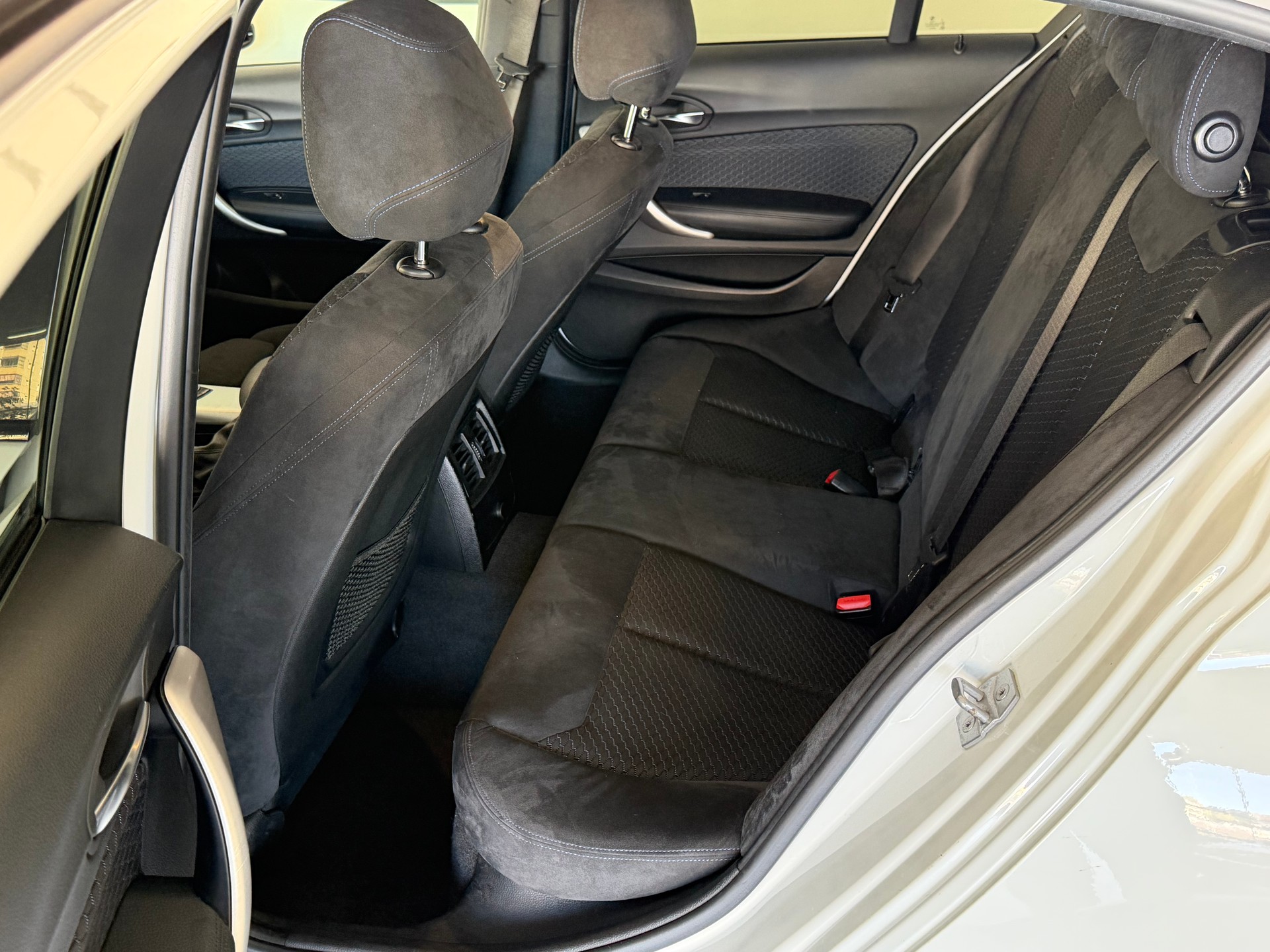 BMW 120d xDrive M Sport Steptronic-image-11