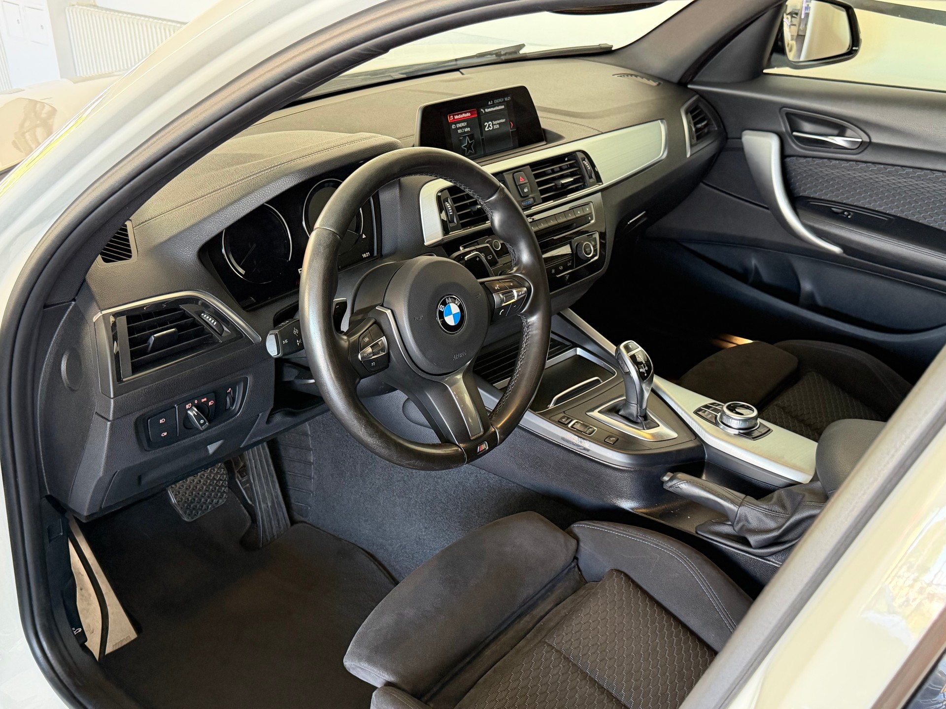 BMW 120d xDrive M Sport Steptronic-image-7