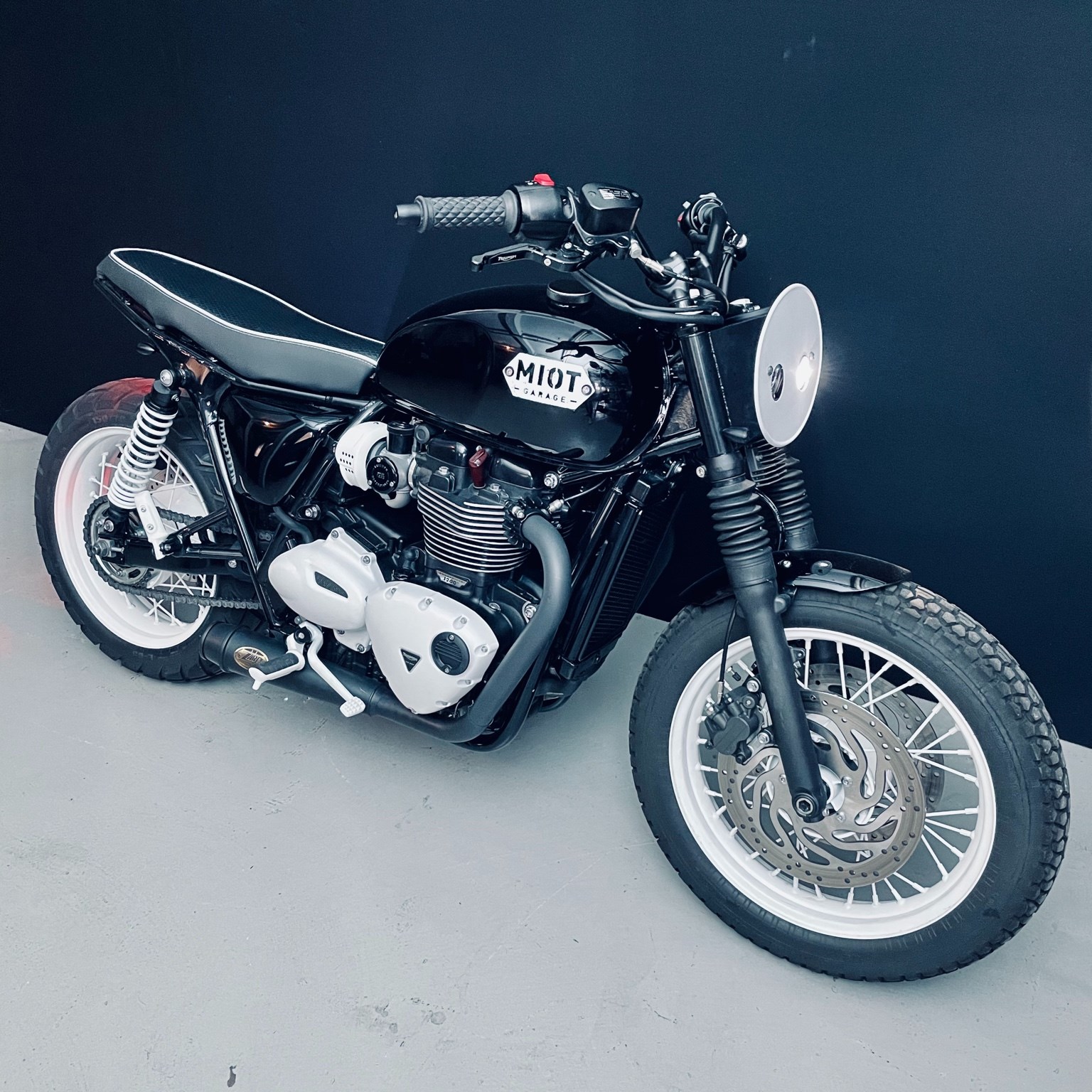 TRIUMPH Bonneville T120 Black-image-0