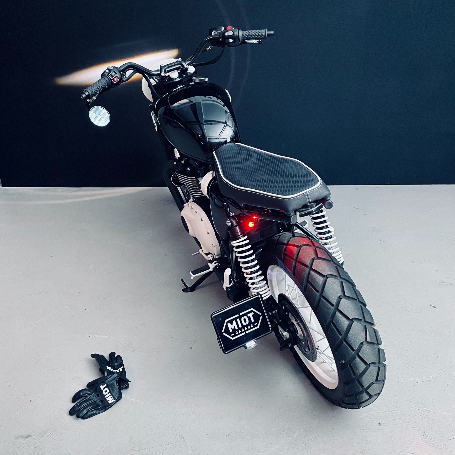 TRIUMPH Bonneville T120 Black-image-1