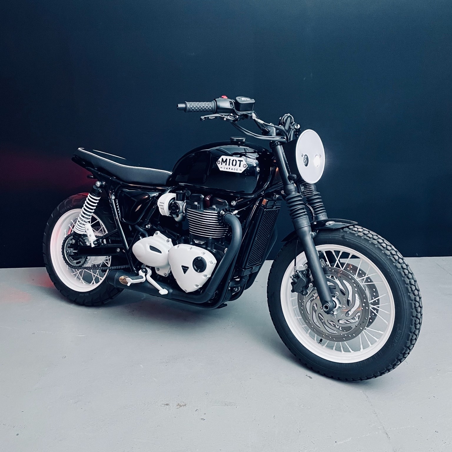 TRIUMPH Bonneville T120 Black-image-10