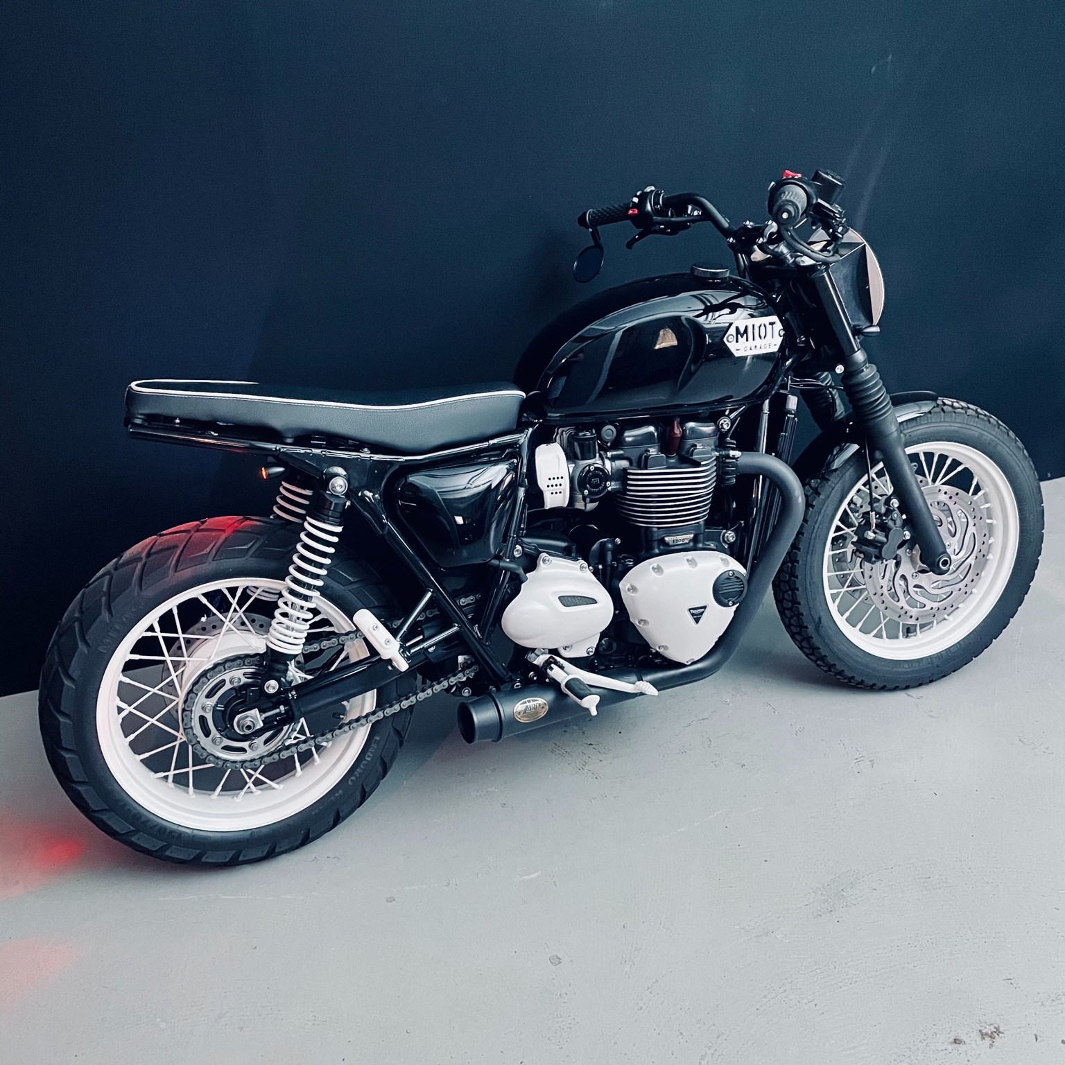 TRIUMPH Bonneville T120 Black-image-13