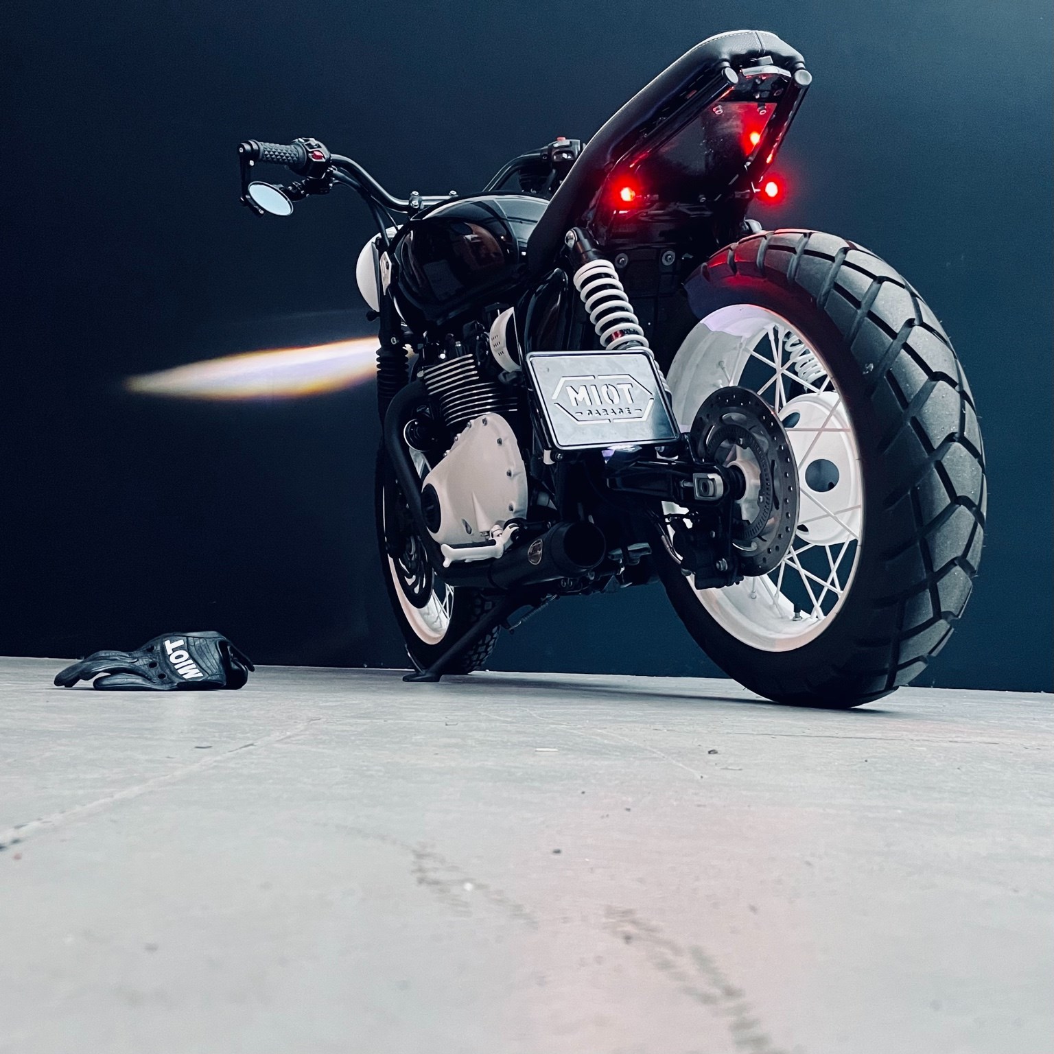 TRIUMPH Bonneville T120 Black-image-2