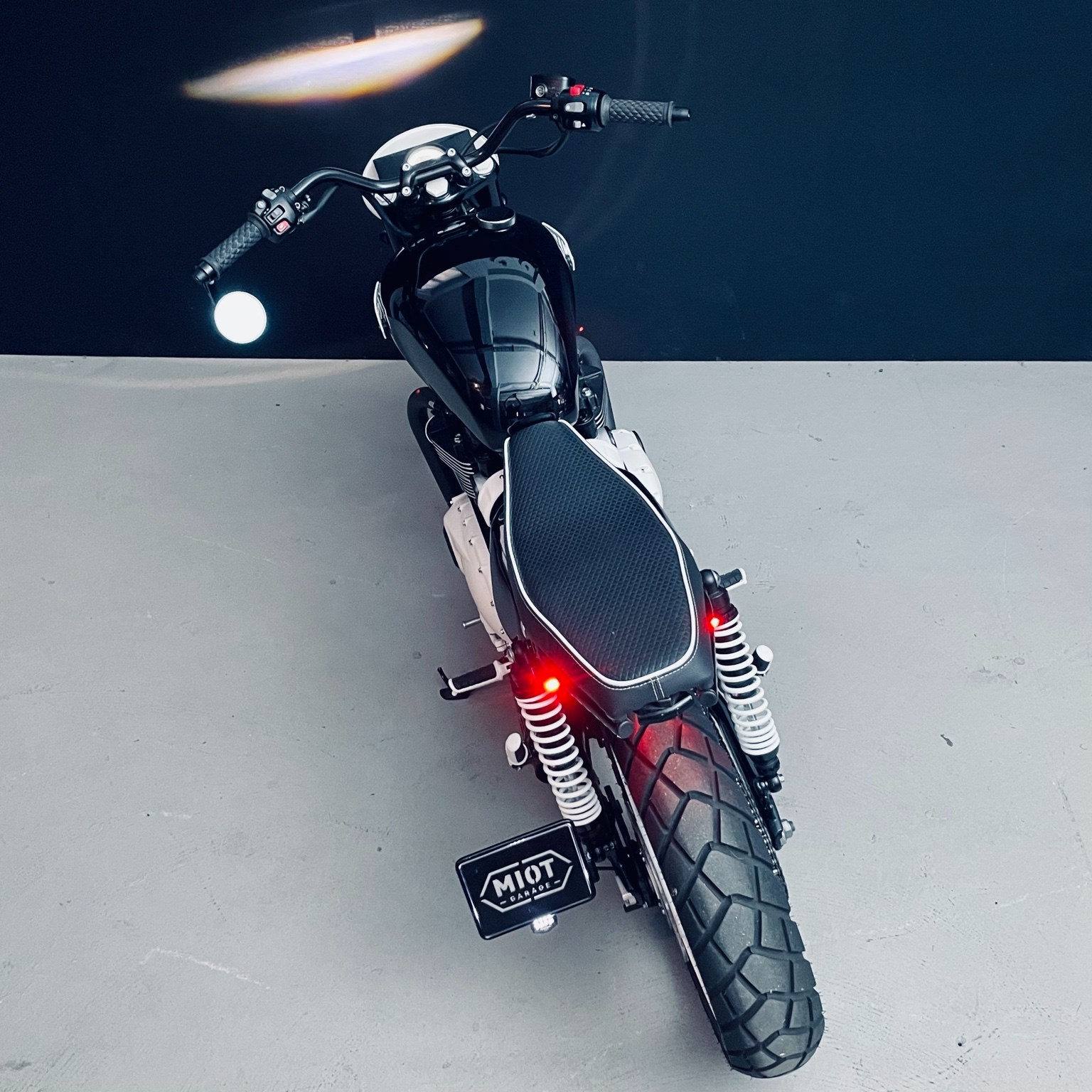 TRIUMPH Bonneville T120 Black-image-4