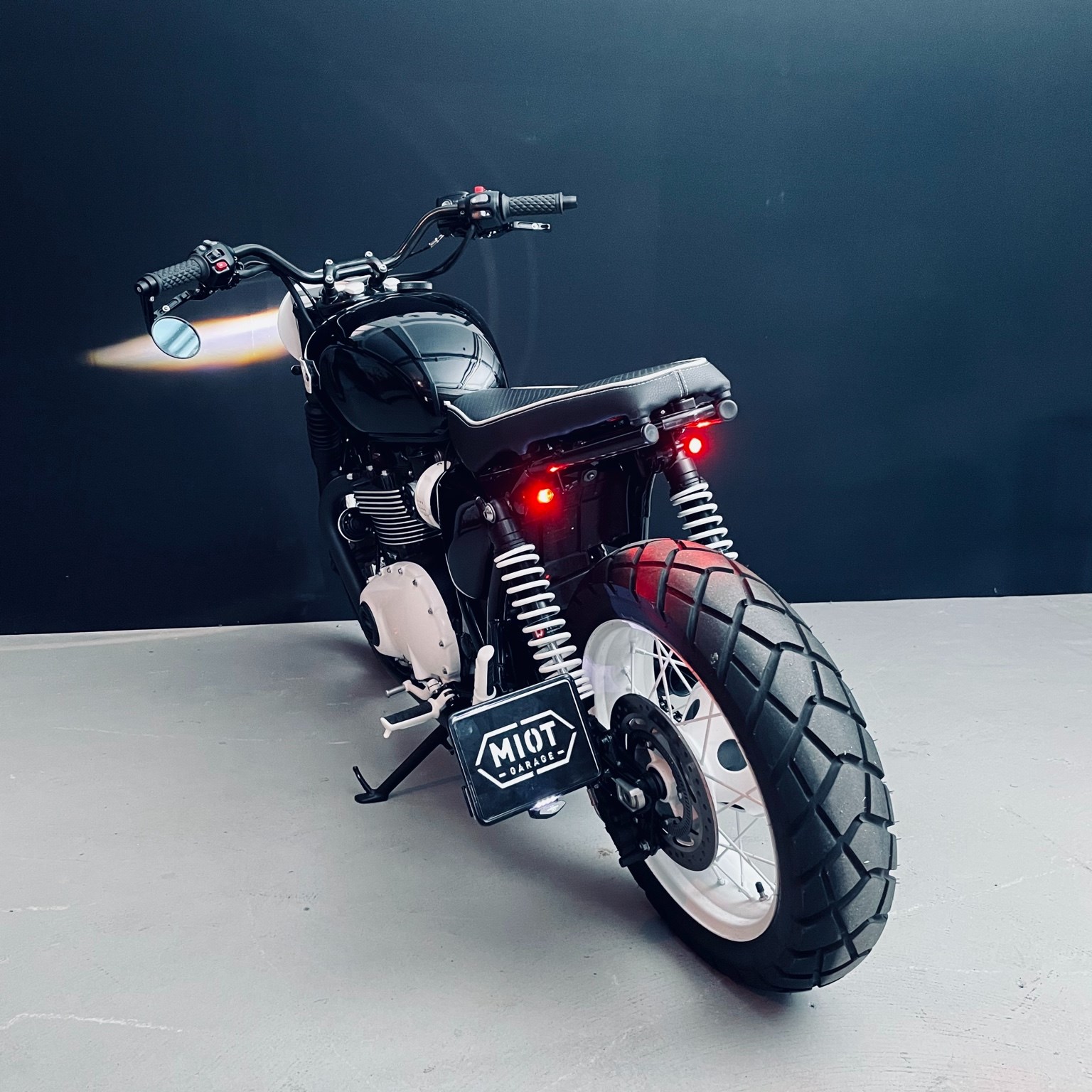 TRIUMPH Bonneville T120 Black-image-5