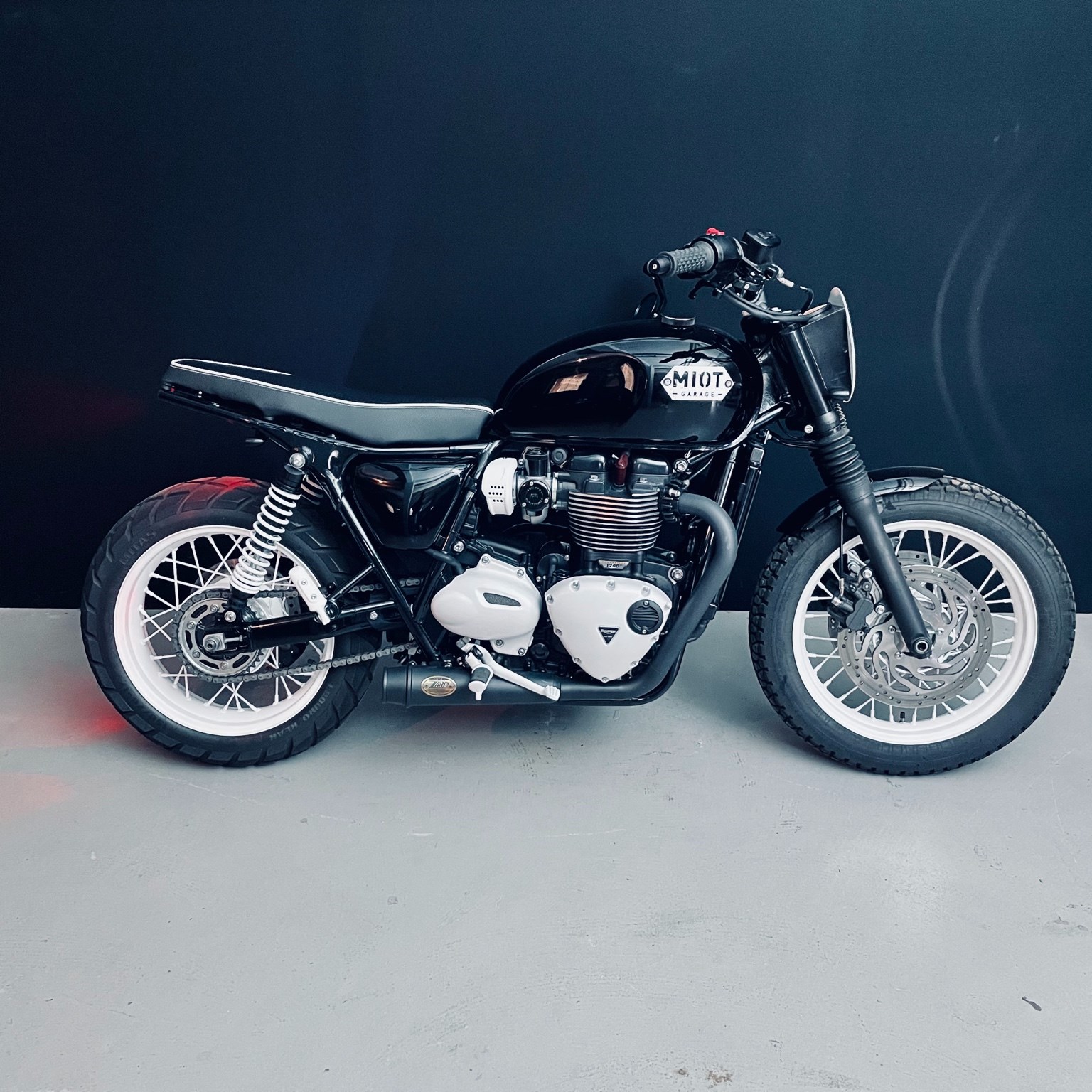 TRIUMPH Bonneville T120 Black-image-7