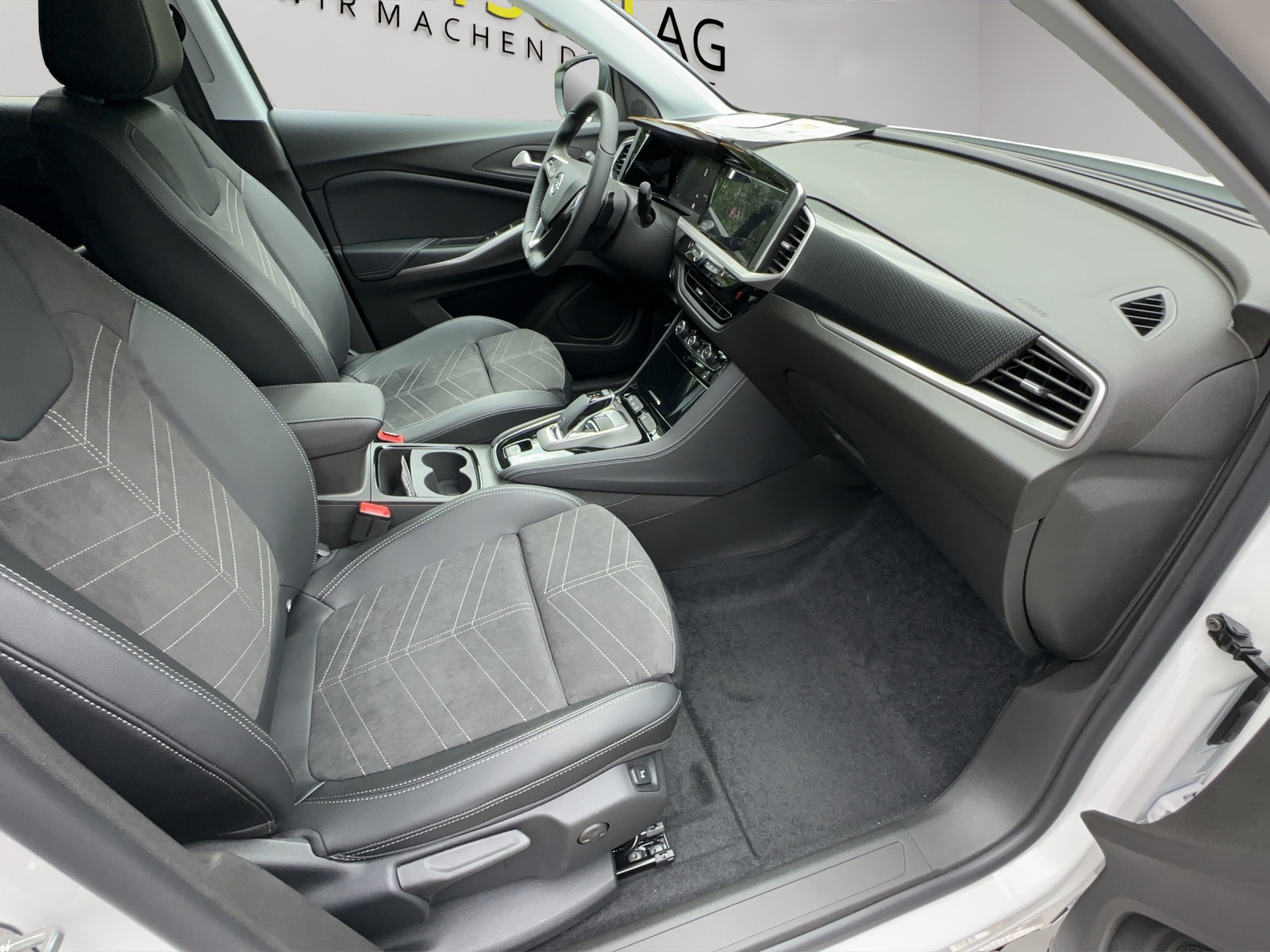 OPEL Grandland 1.2 Turbo Elegance-image-13