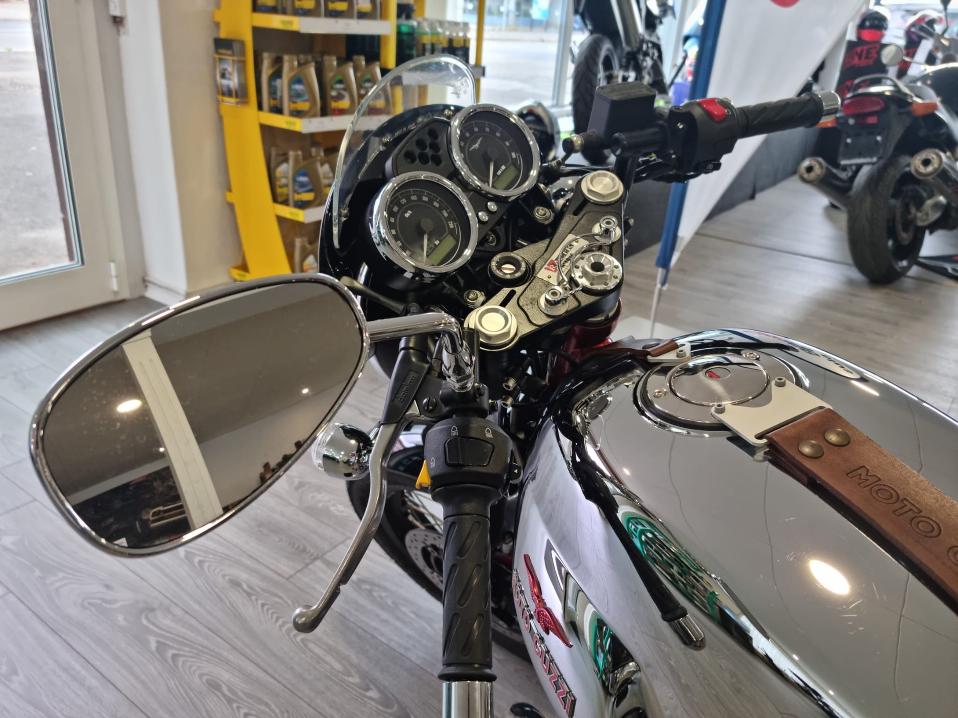 MOTO GUZZI V7 Racer 750-image-9