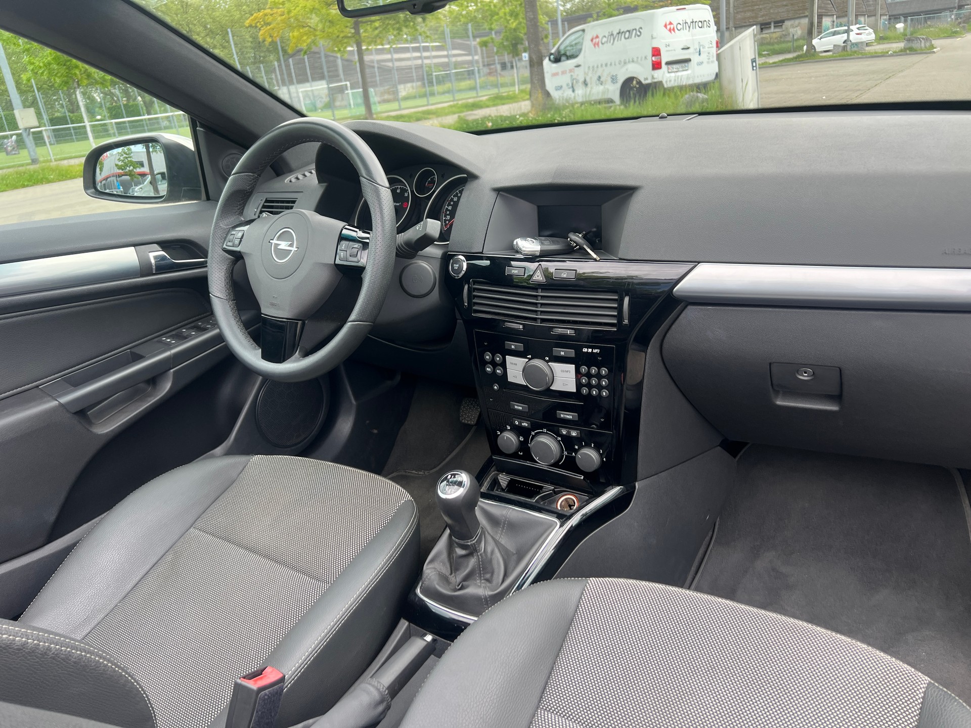 OPEL Astra TT 1.6i 16V Turbo Cosmo-image-8