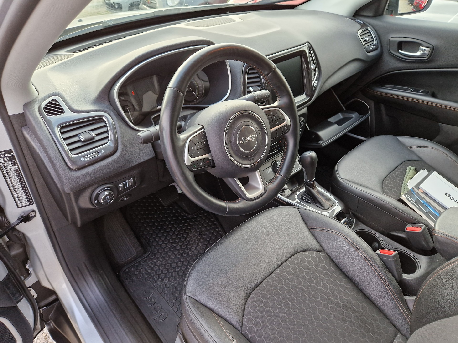 JEEP Compass Hybride et rechargeable 4WD-image-4