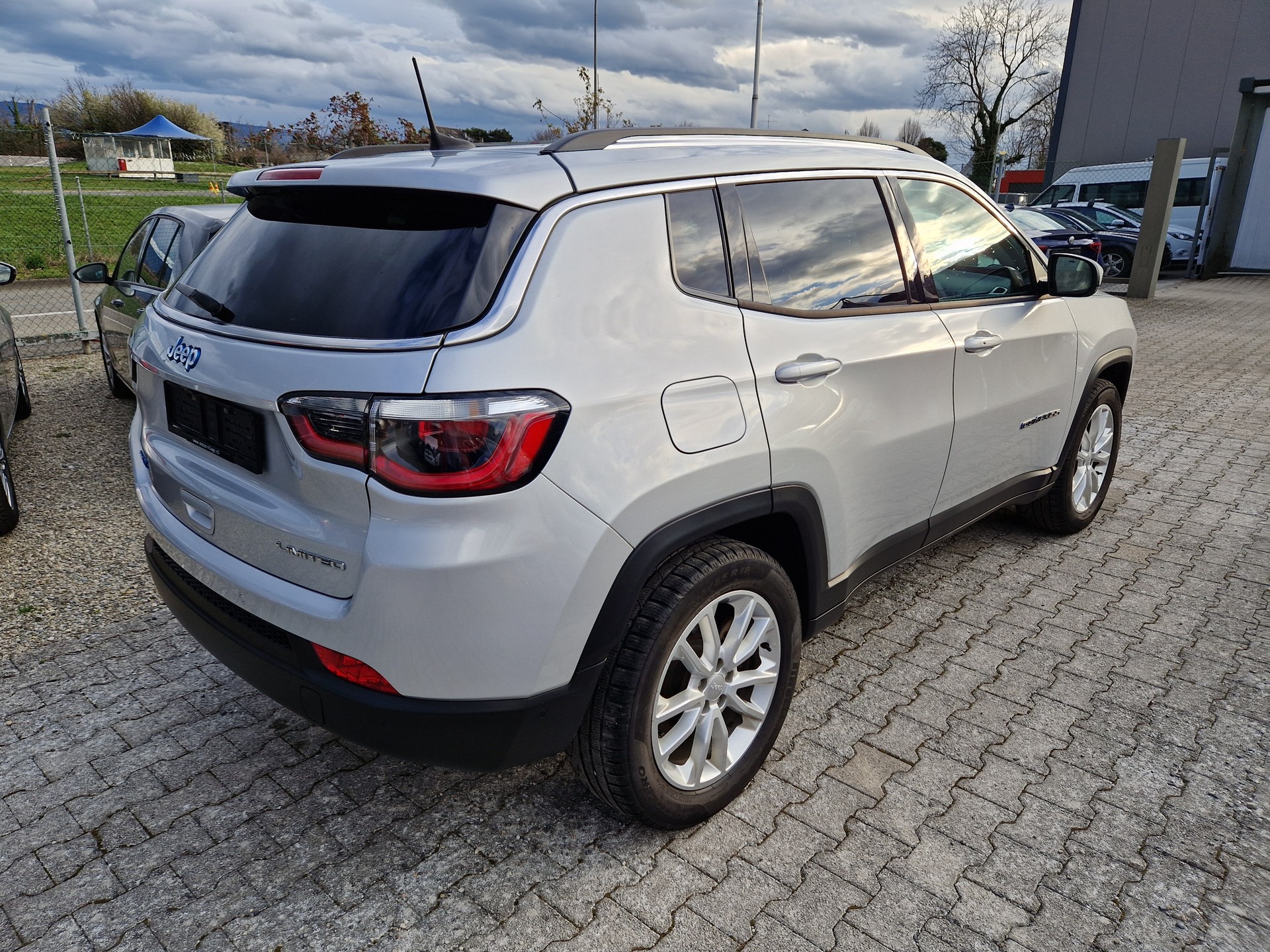 JEEP Compass Hybride et rechargeable 4WD-image-2