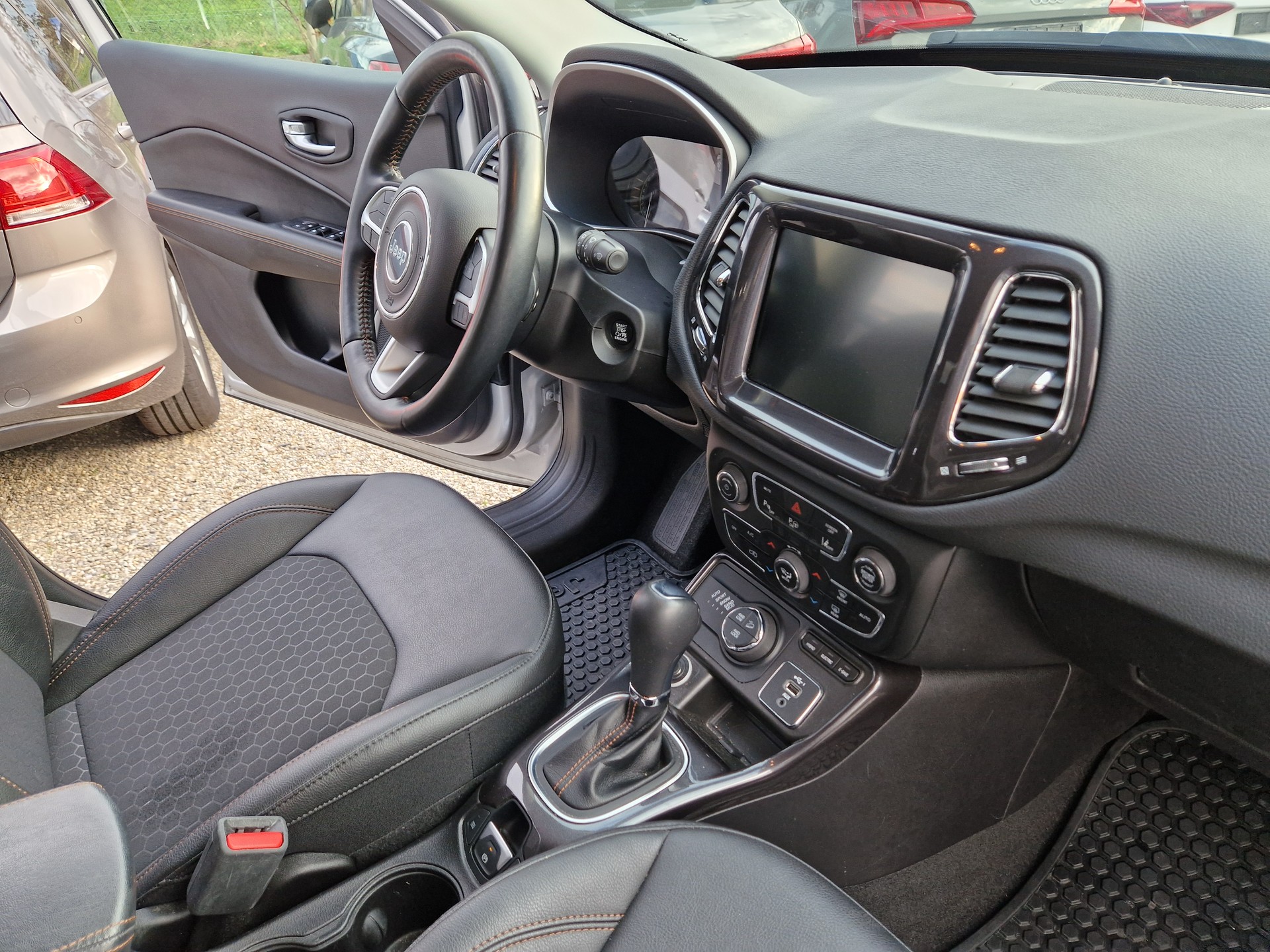 JEEP Compass Hybride et rechargeable 4WD-image-6
