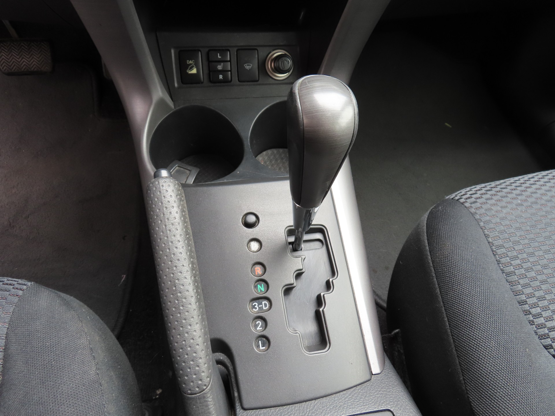 TOYOTA Corolla 1.8 HSD Comfort e-CVT-image-15
