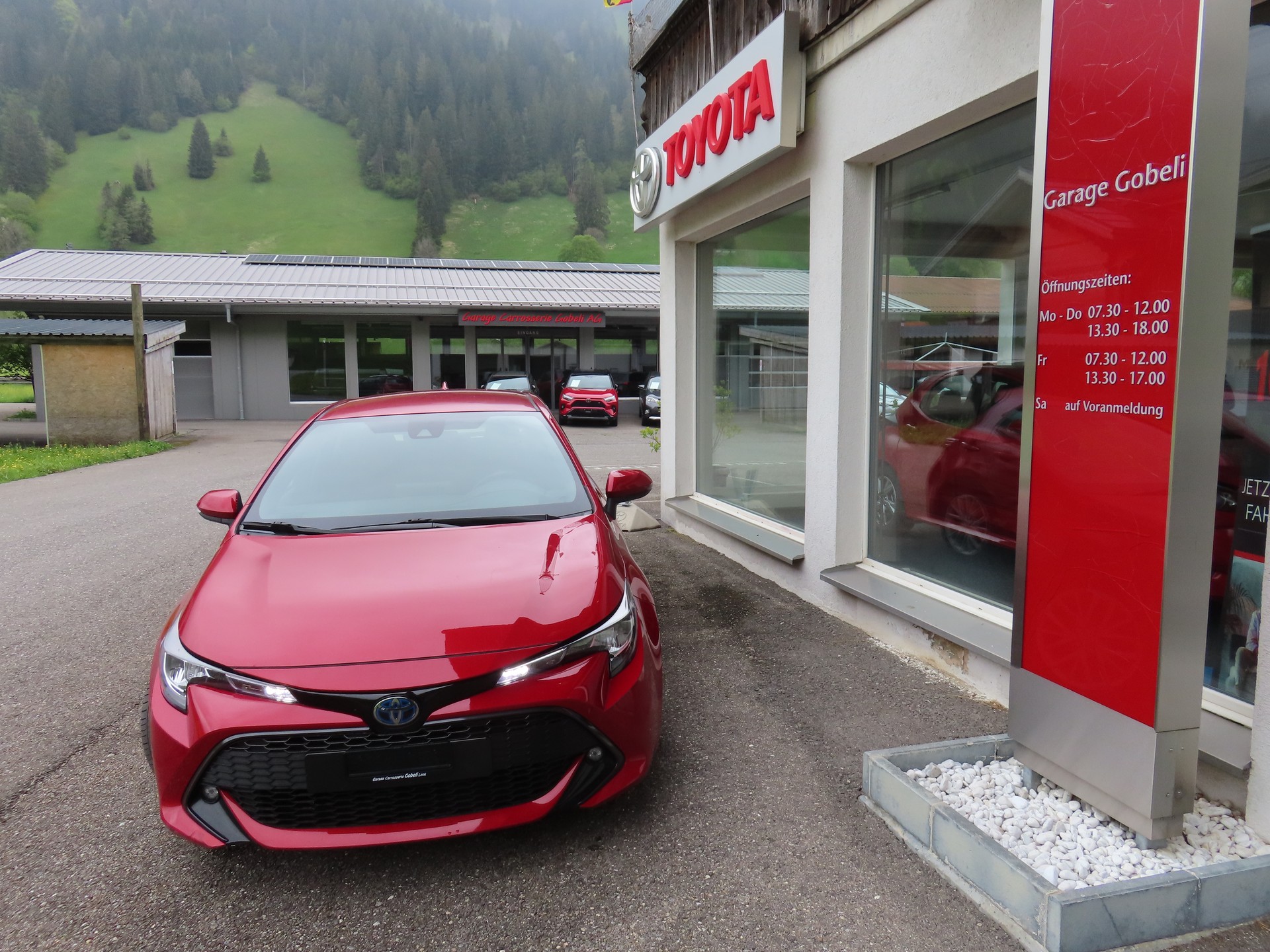 TOYOTA Corolla 1.8 HSD Comfort e-CVT-showroom-element-1