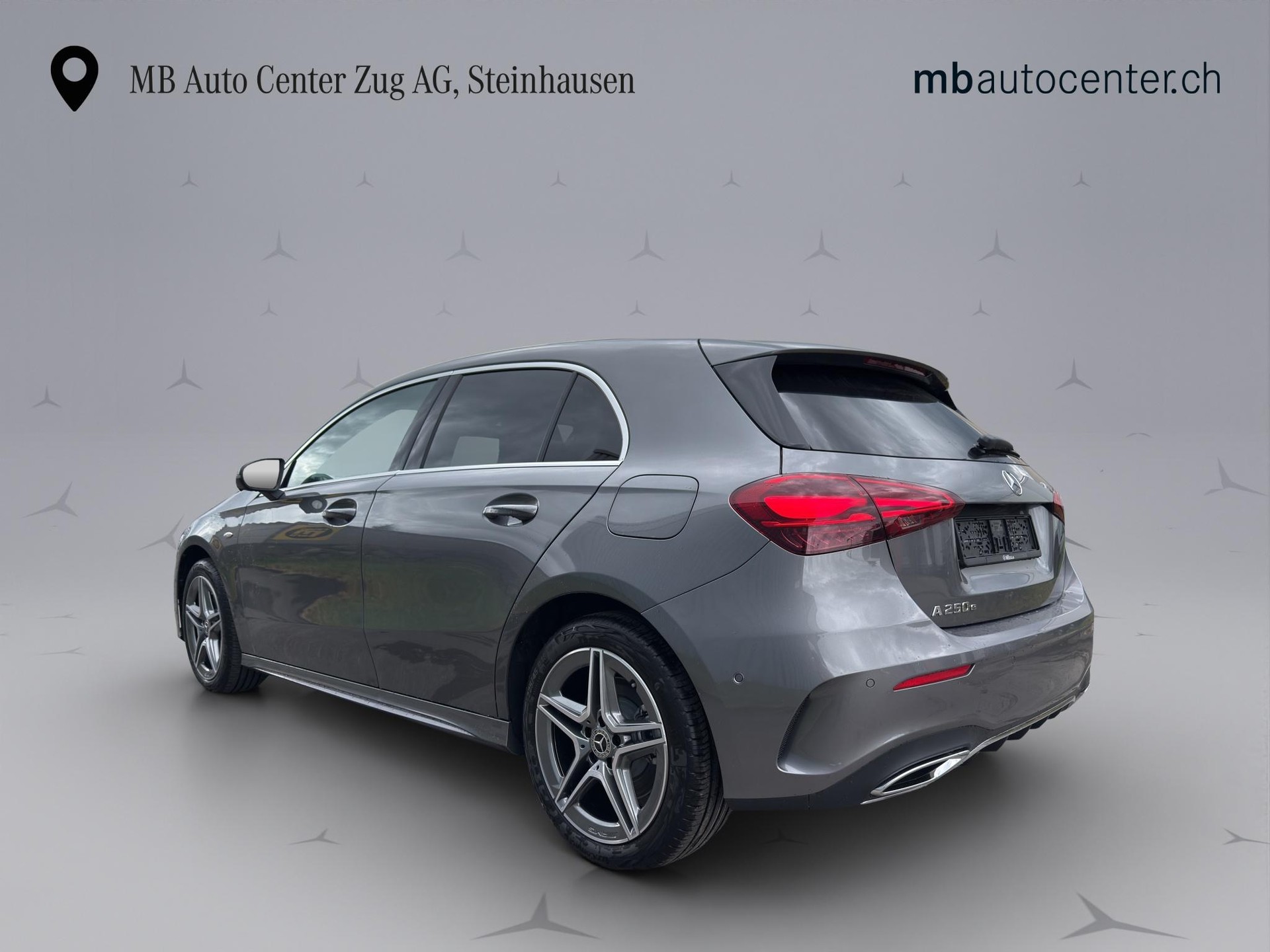 MERCEDES-BENZ A 250 e-showroom-element-3