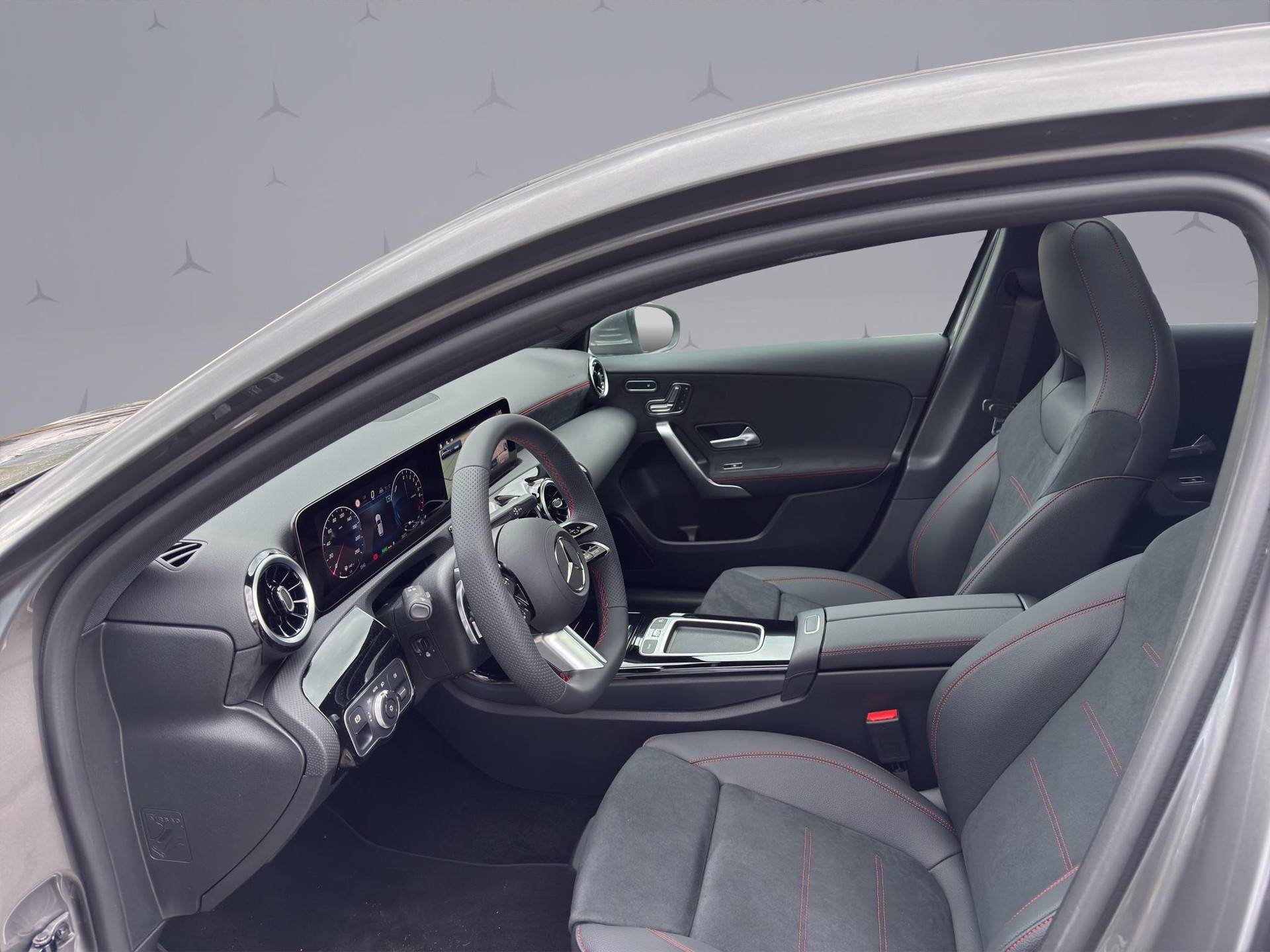MERCEDES-BENZ A 250 e-image-9