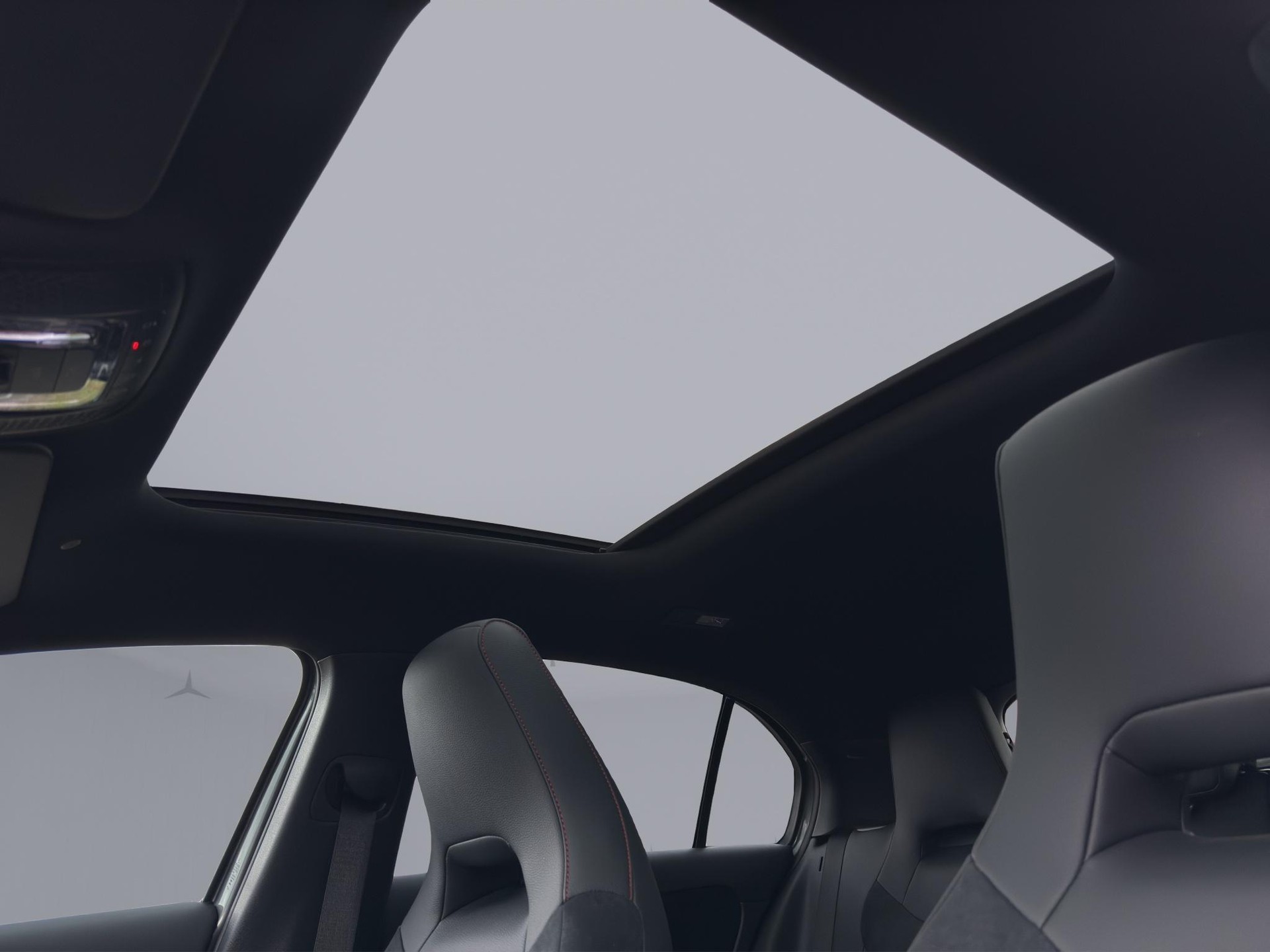 MERCEDES-BENZ A 250 e-image-16