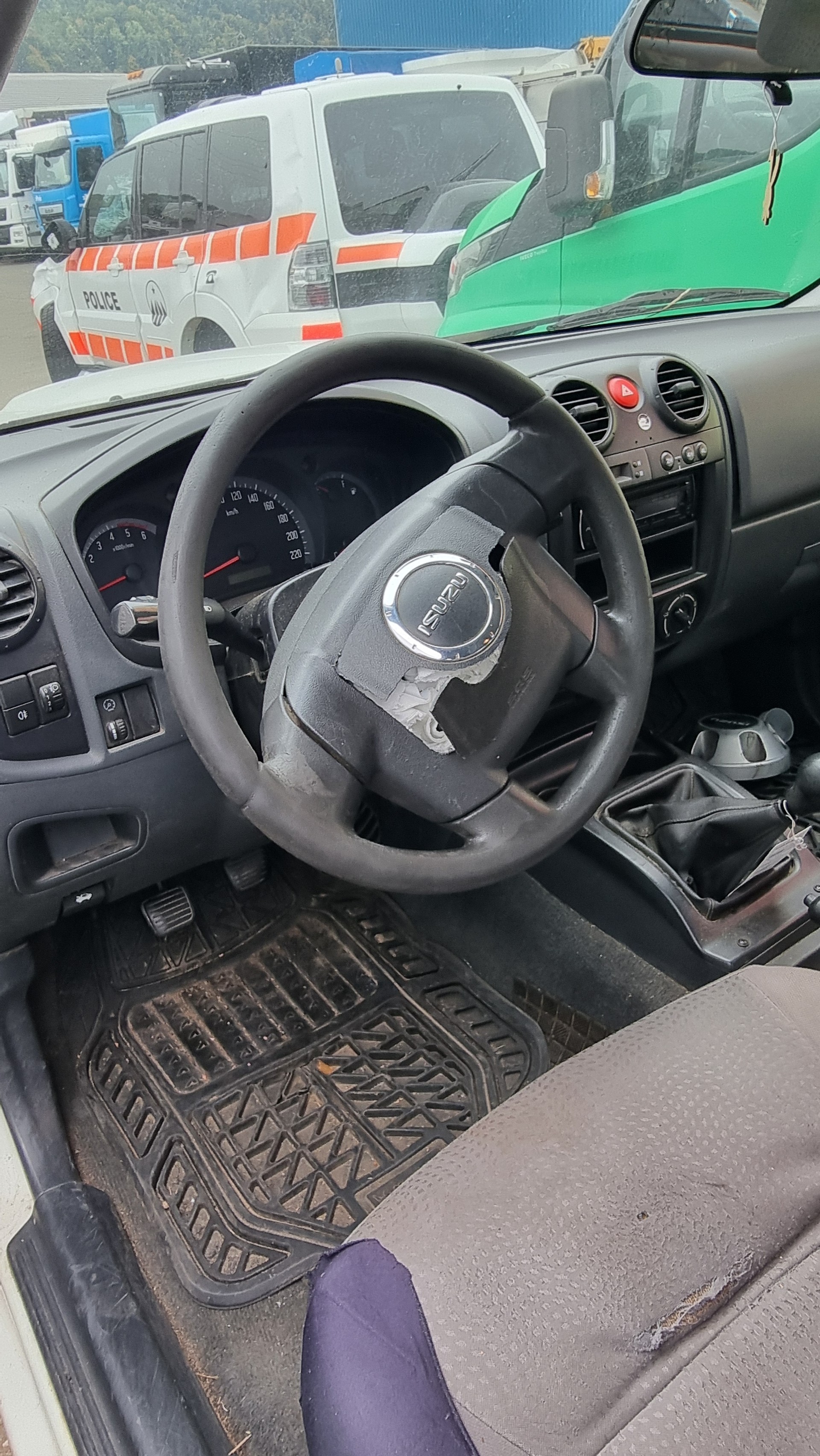 ISUZU D-MAX SpaceCab LS 2.5 4x4-image-12