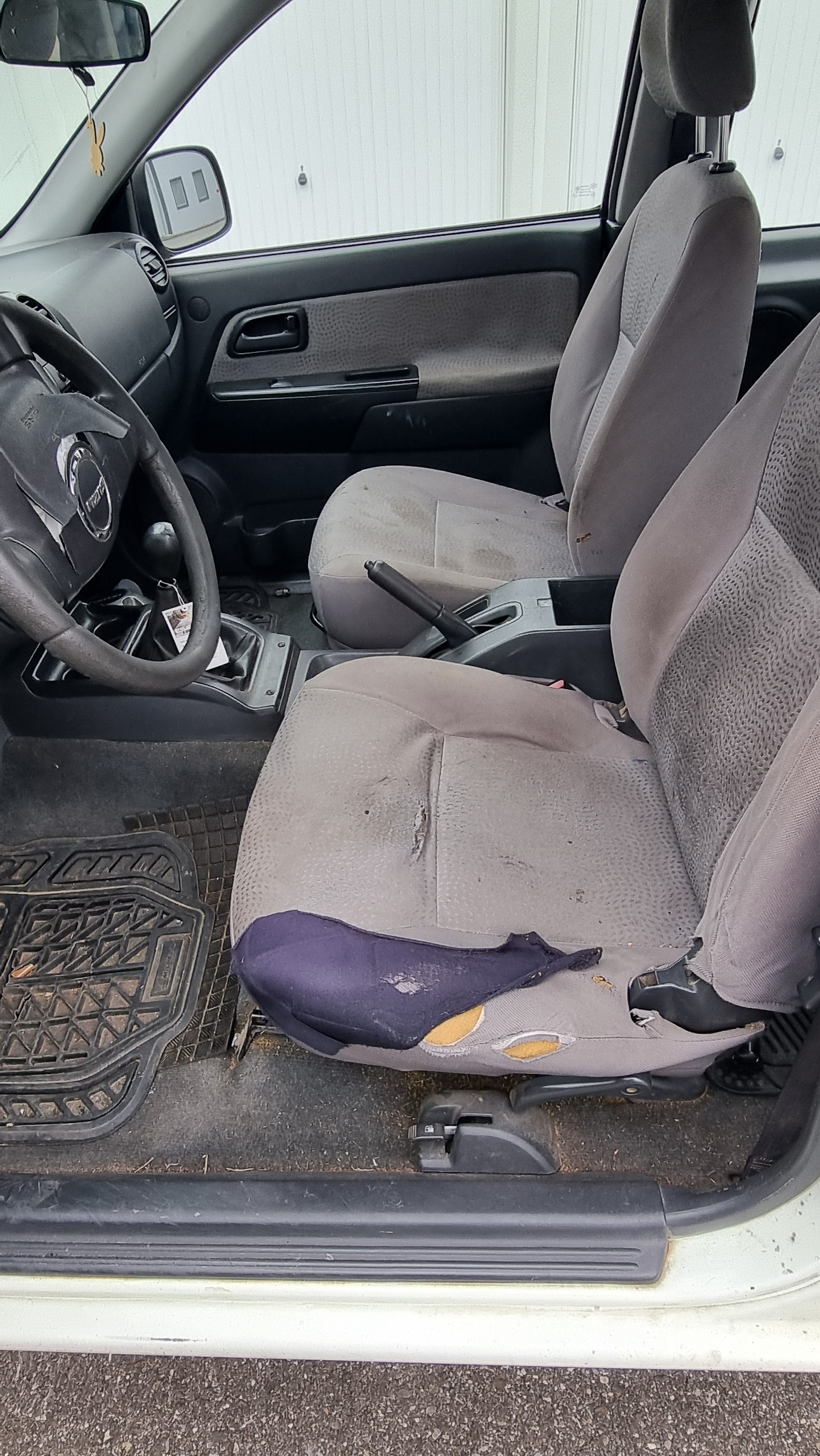ISUZU D-MAX SpaceCab LS 2.5 4x4-image-9