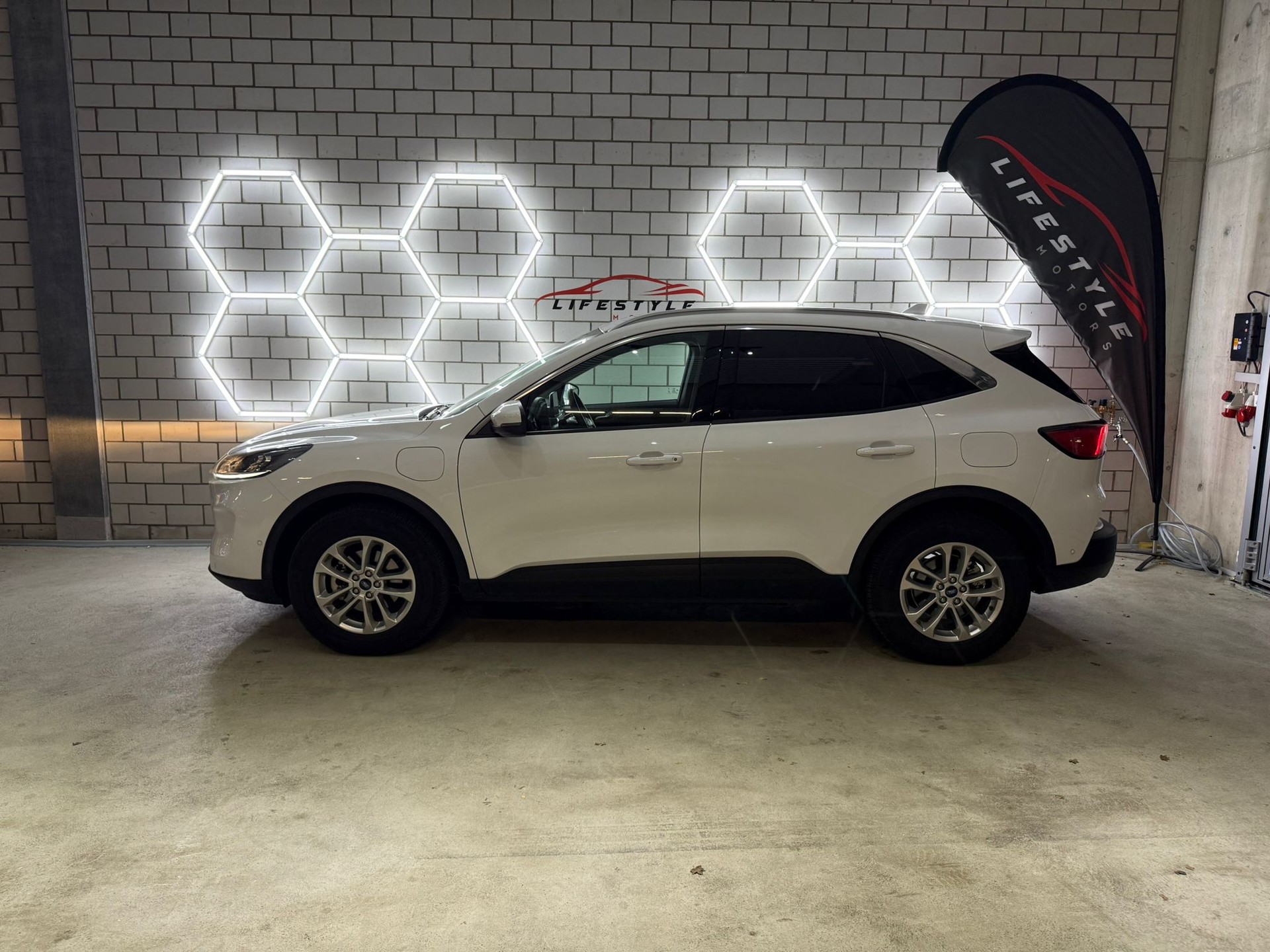 FORD Kuga 2.5 PHEV Titanium 2WD-image-1