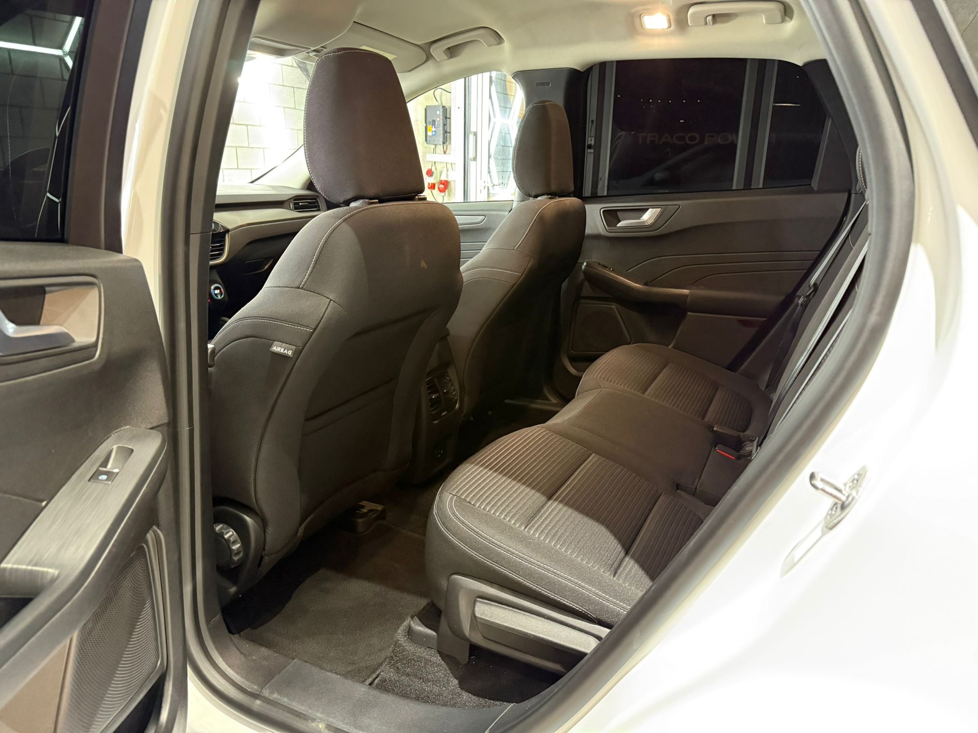FORD Kuga 2.5 PHEV Titanium 2WD-image-12