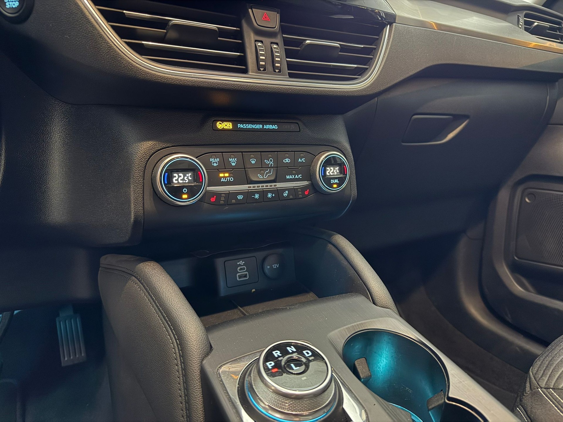 FORD Kuga 2.5 PHEV Titanium 2WD-image-10