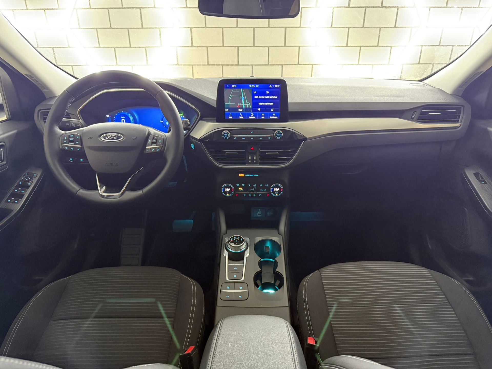 FORD Kuga 2.5 PHEV Titanium 2WD-image-9