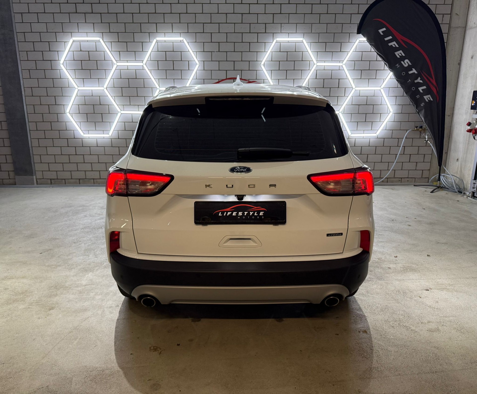 FORD Kuga 2.5 PHEV Titanium 2WD-image-3