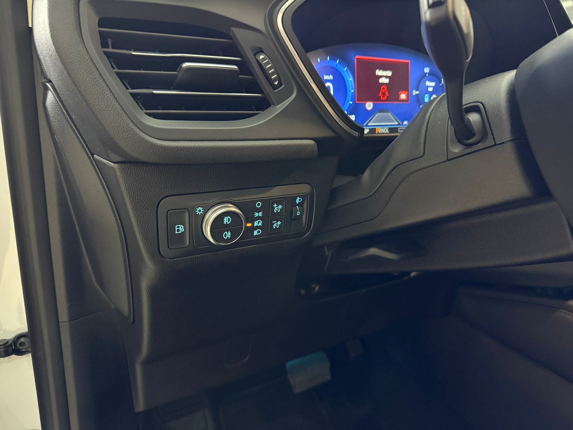 FORD Kuga 2.5 PHEV Titanium 2WD-image-7