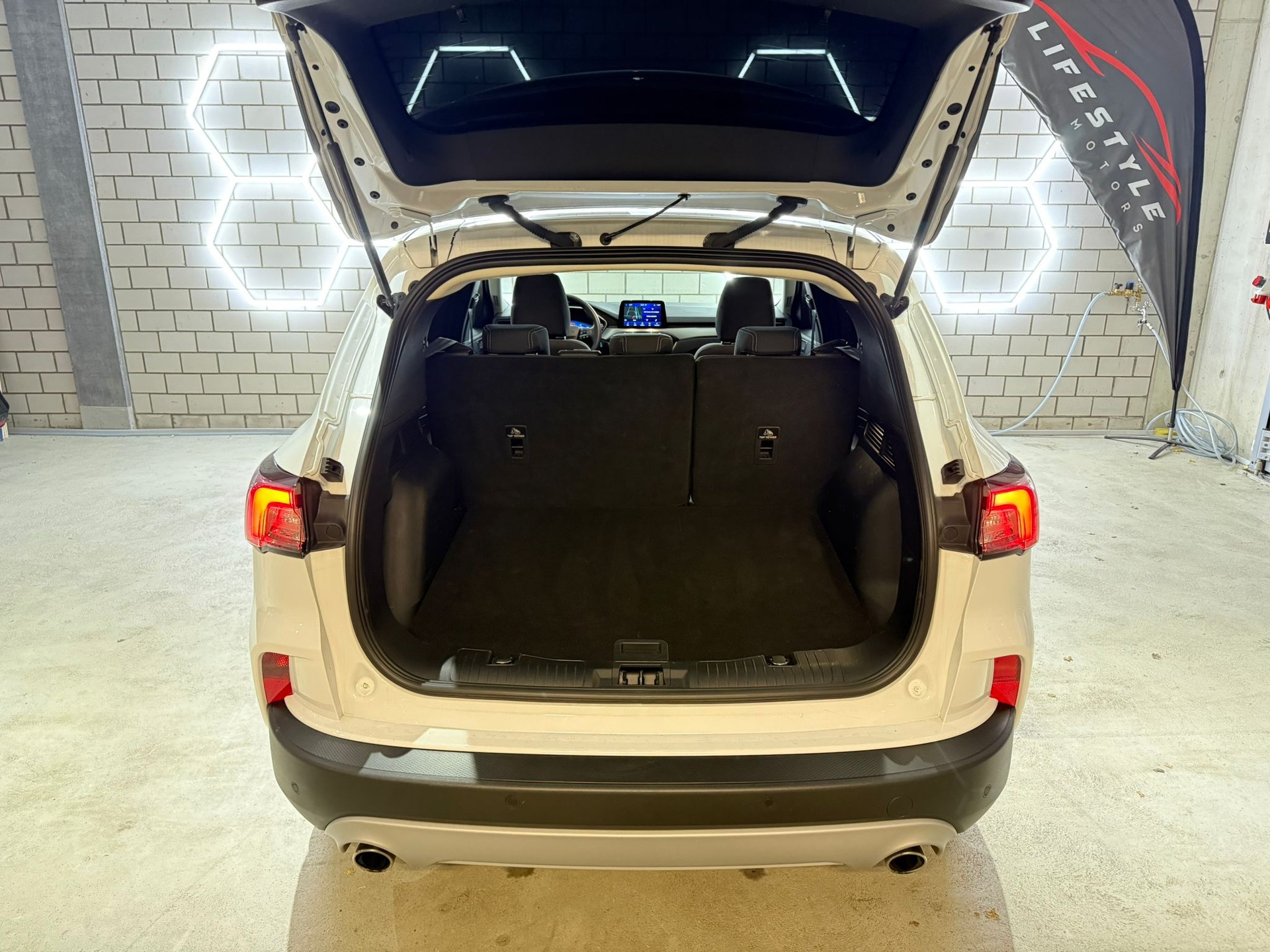 FORD Kuga 2.5 PHEV Titanium 2WD-image-13