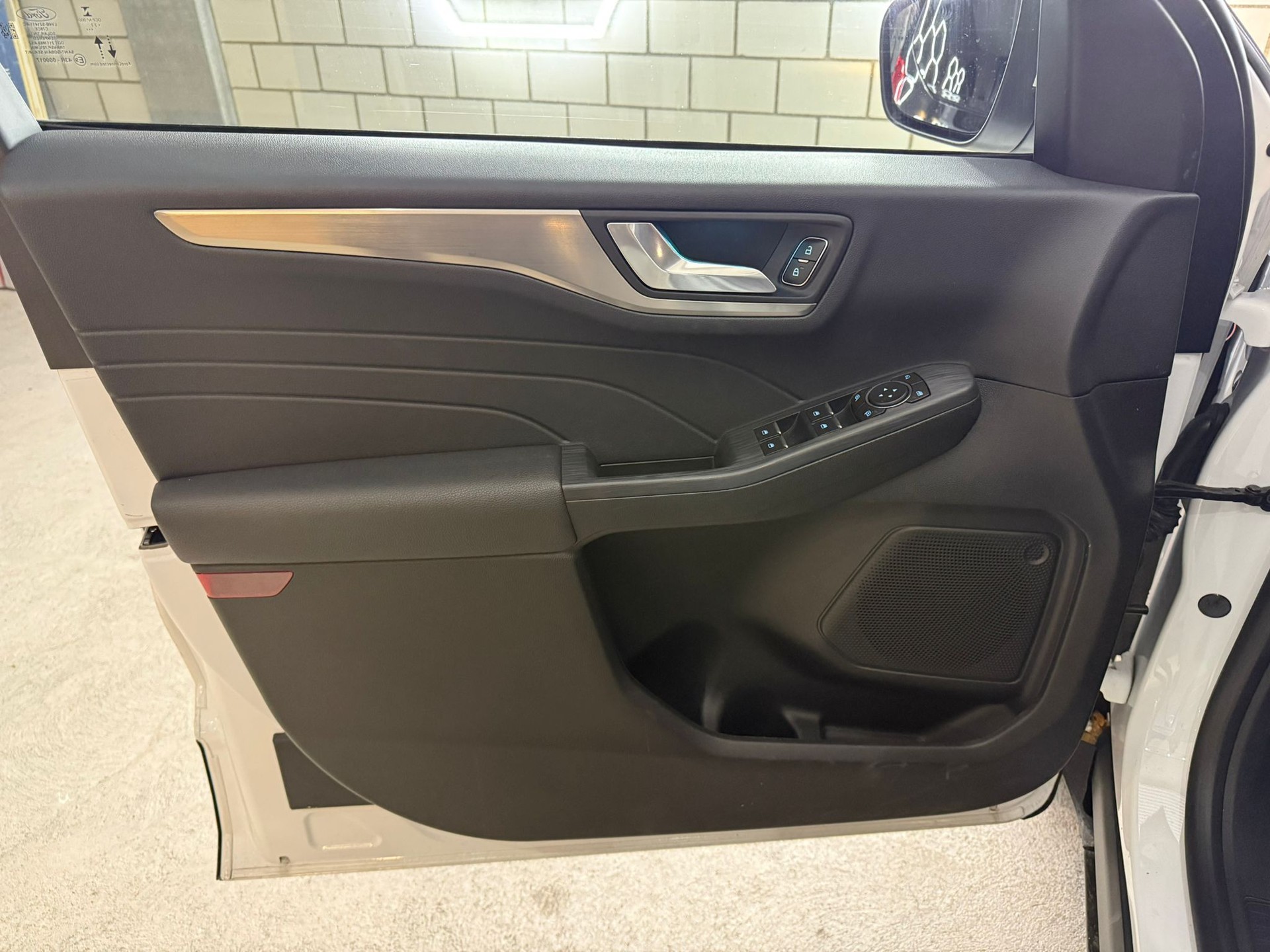 FORD Kuga 2.5 PHEV Titanium 2WD-image-5