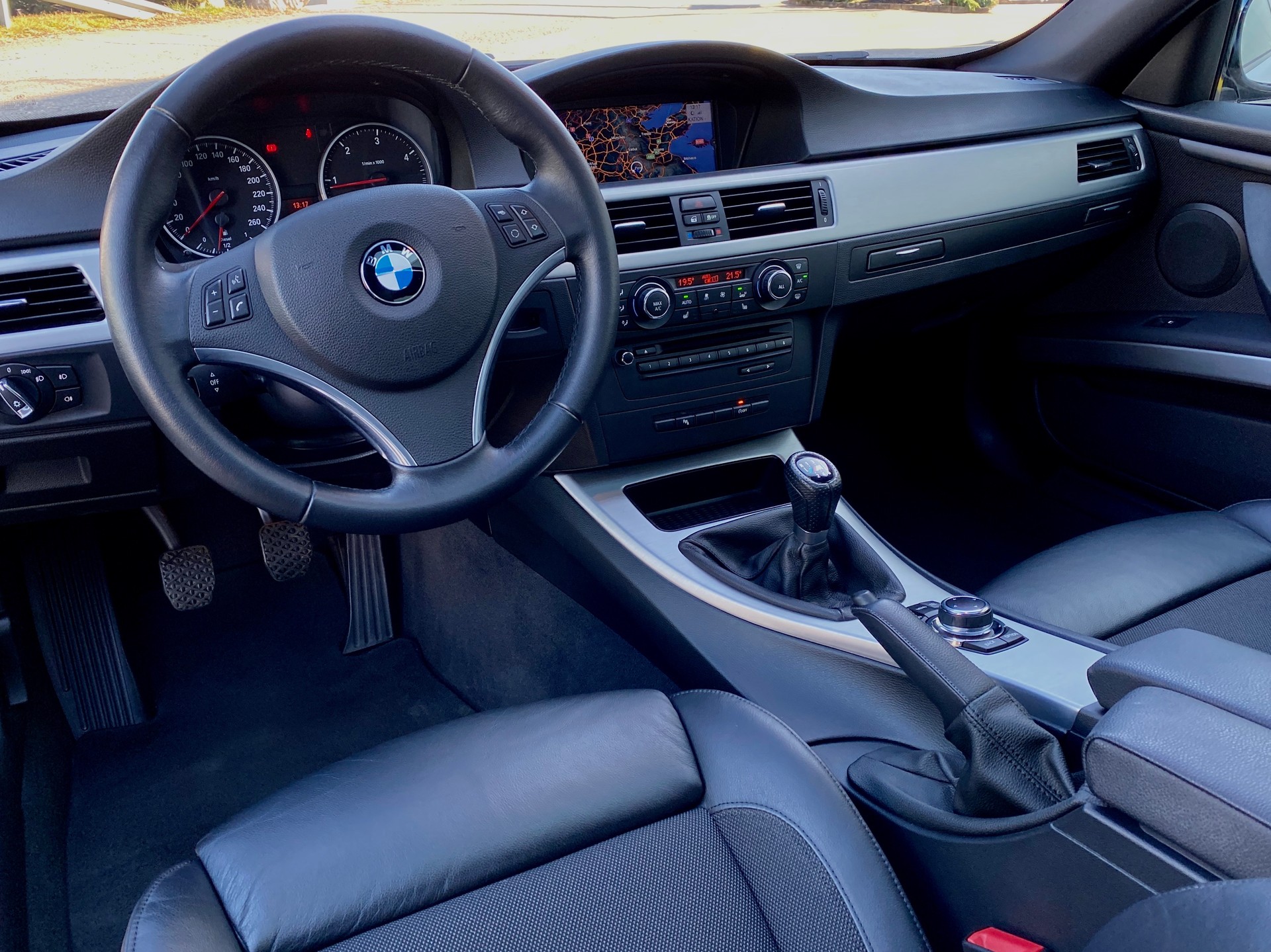 BMW 320d Coupé-image-14