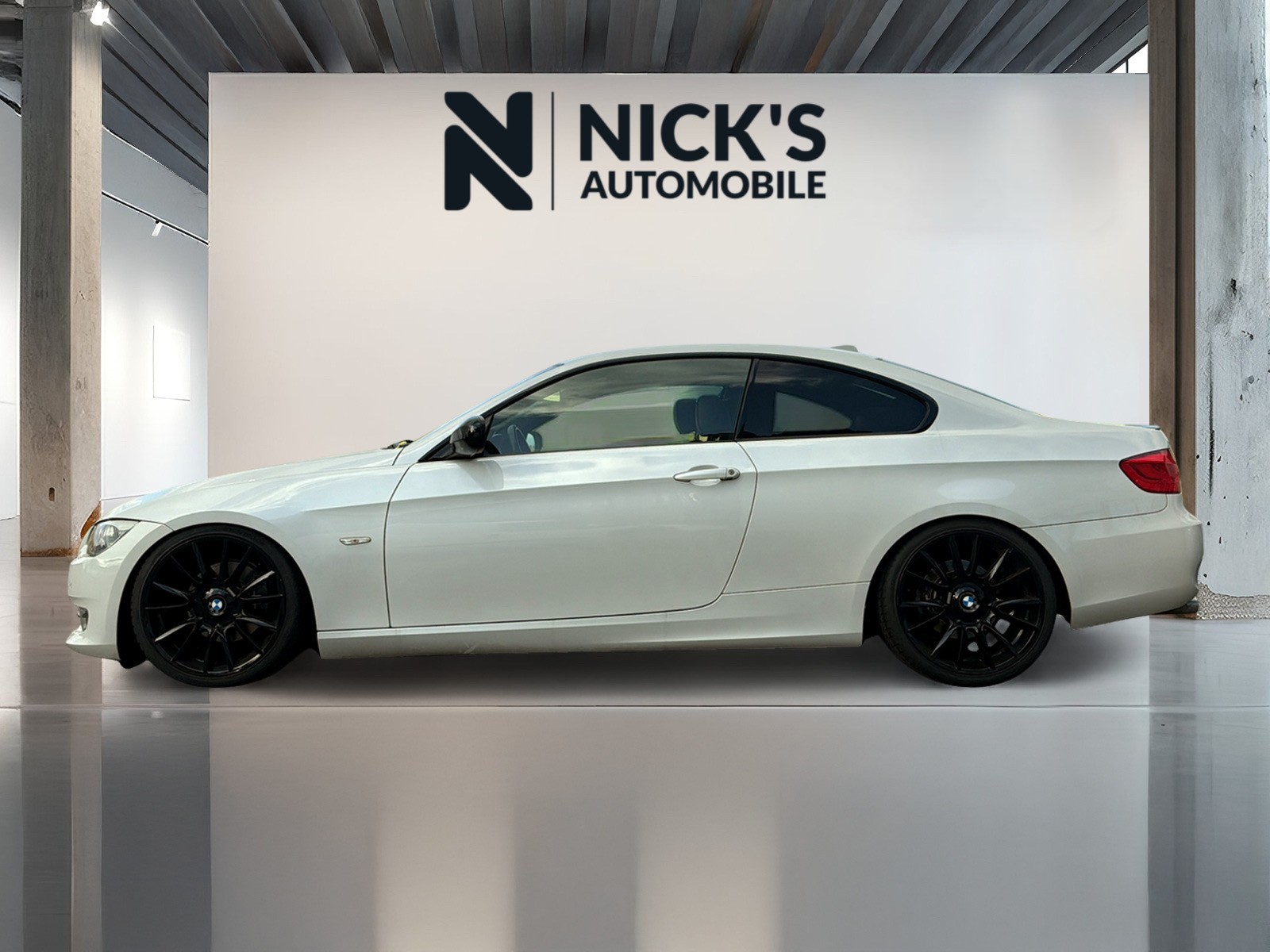 BMW 320d Coupé-showroom-element-2