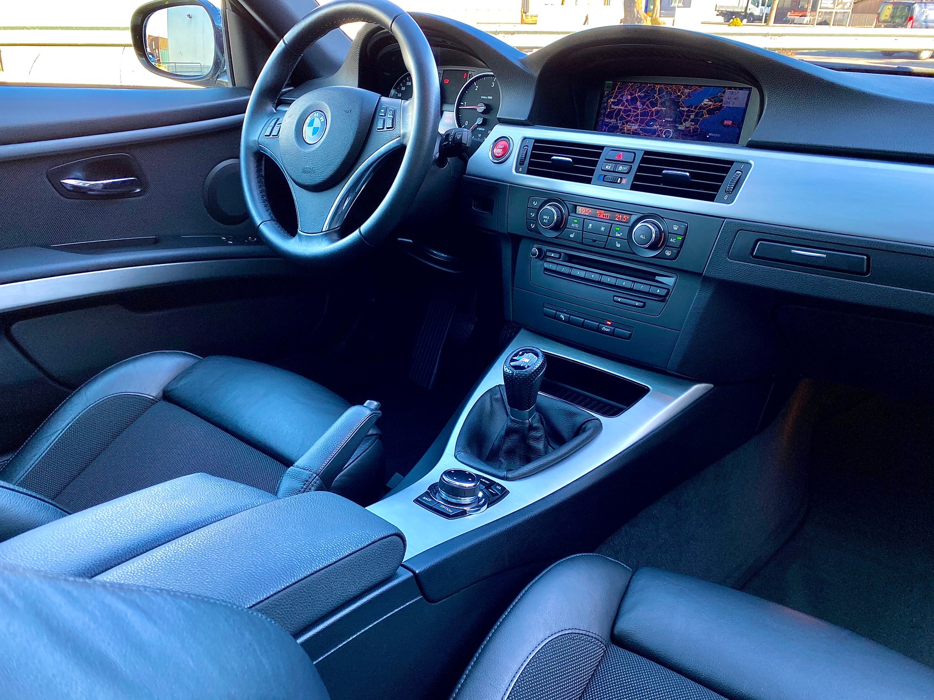 BMW 320d Coupé-image-13