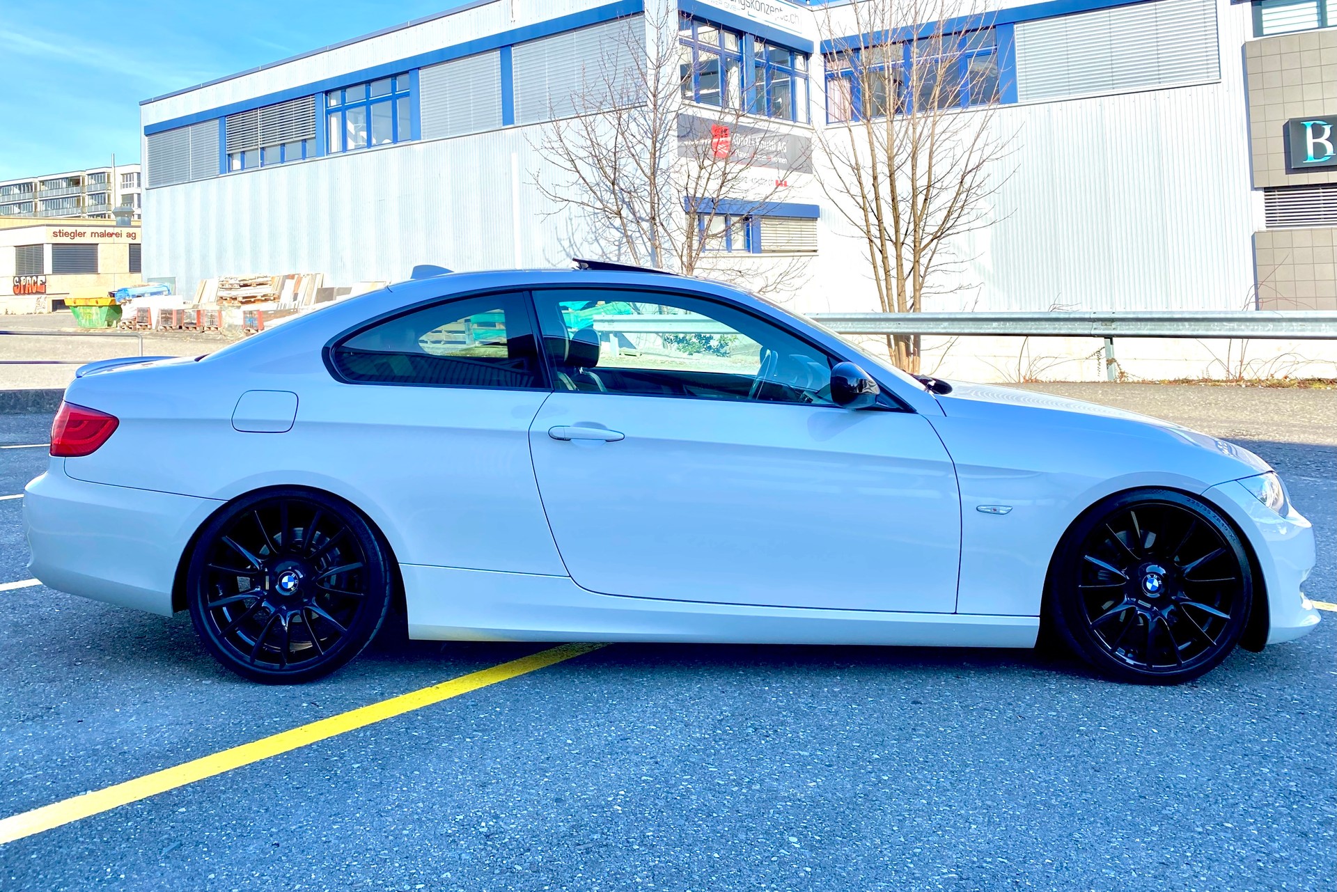 BMW 320d Coupé-image-10