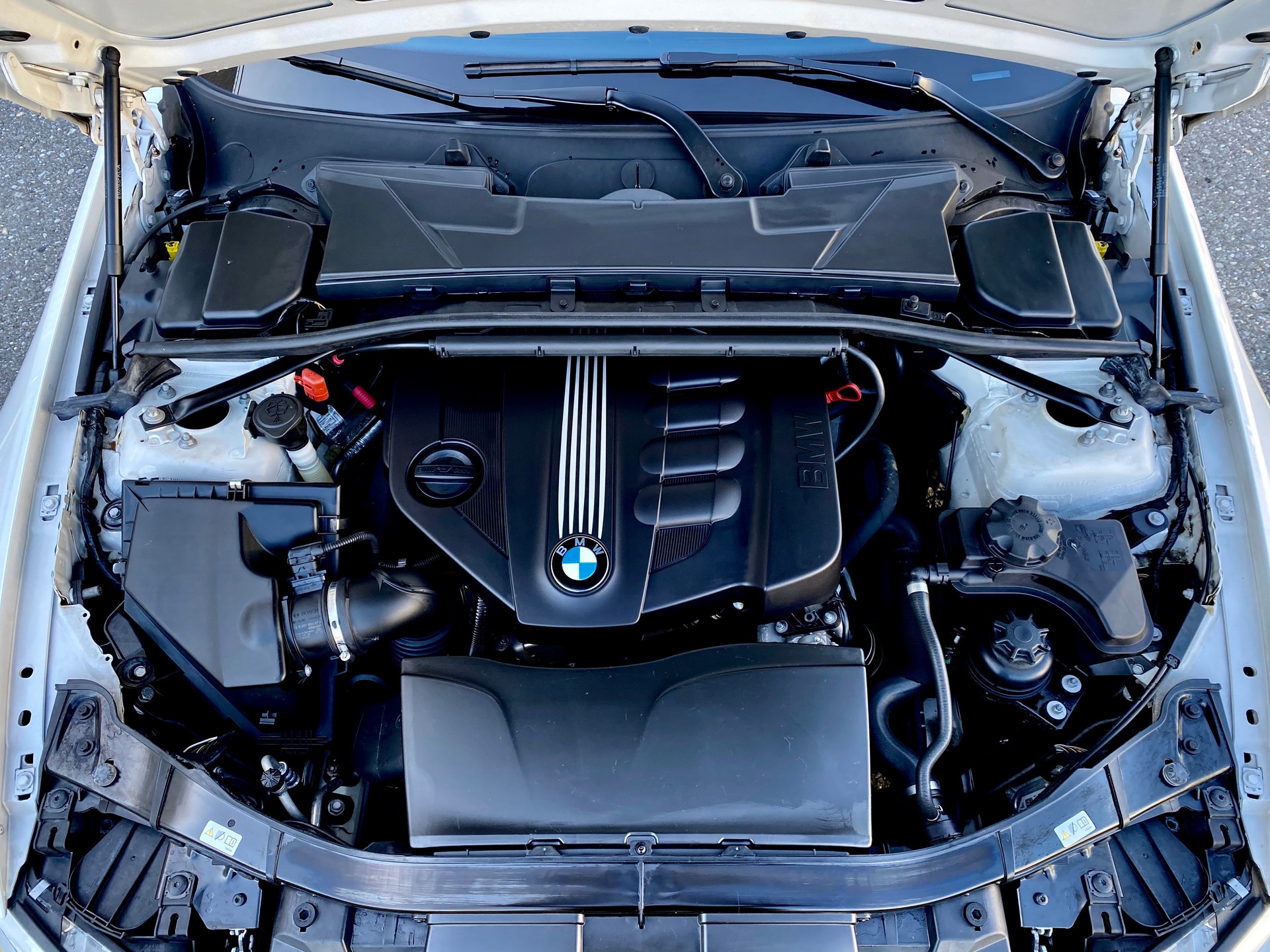 BMW 320d Coupé-image-12