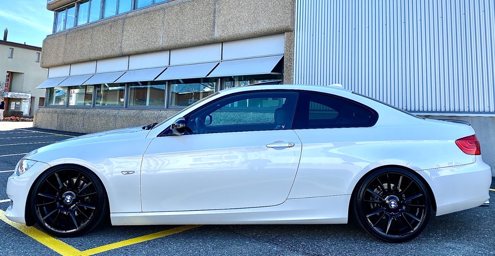 BMW 320d Coupé-image-4